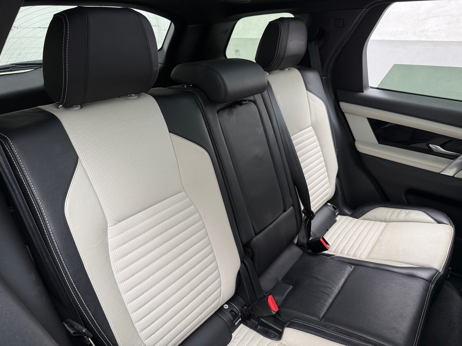 Thumbnail: 2020 Land Rover Discovery Sport - 6