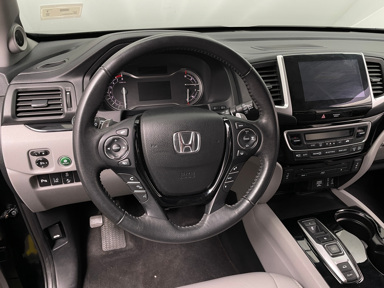 Thumbnail: 2017 Honda Pilot - 4