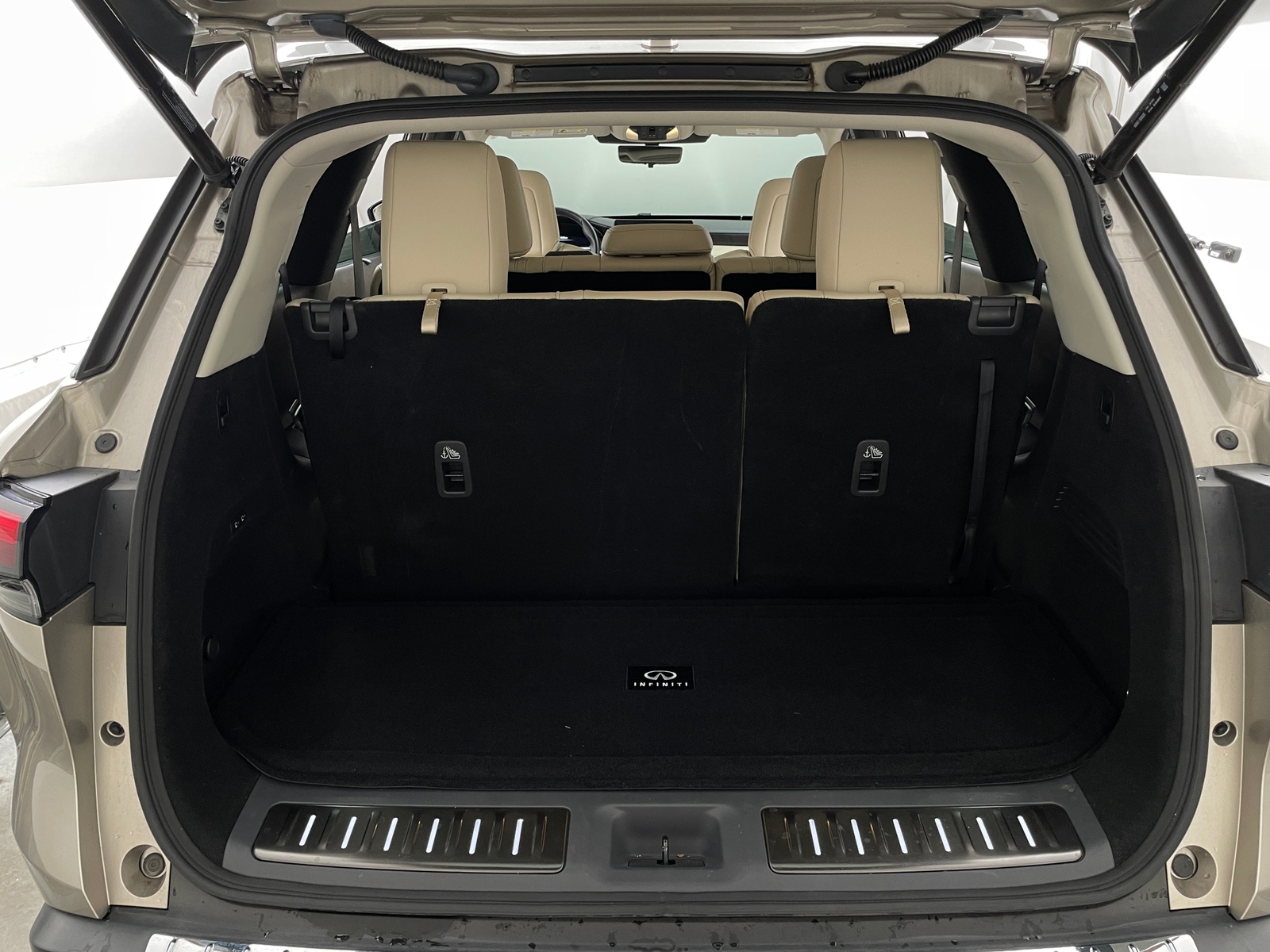 Thumbnail: 2023 INFINITI QX60 - 6