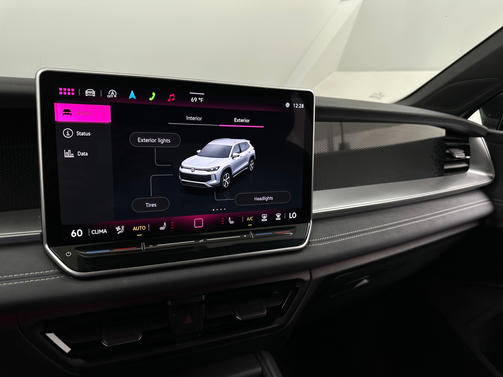 Thumbnail: 2025 Volkswagen Tiguan - 3