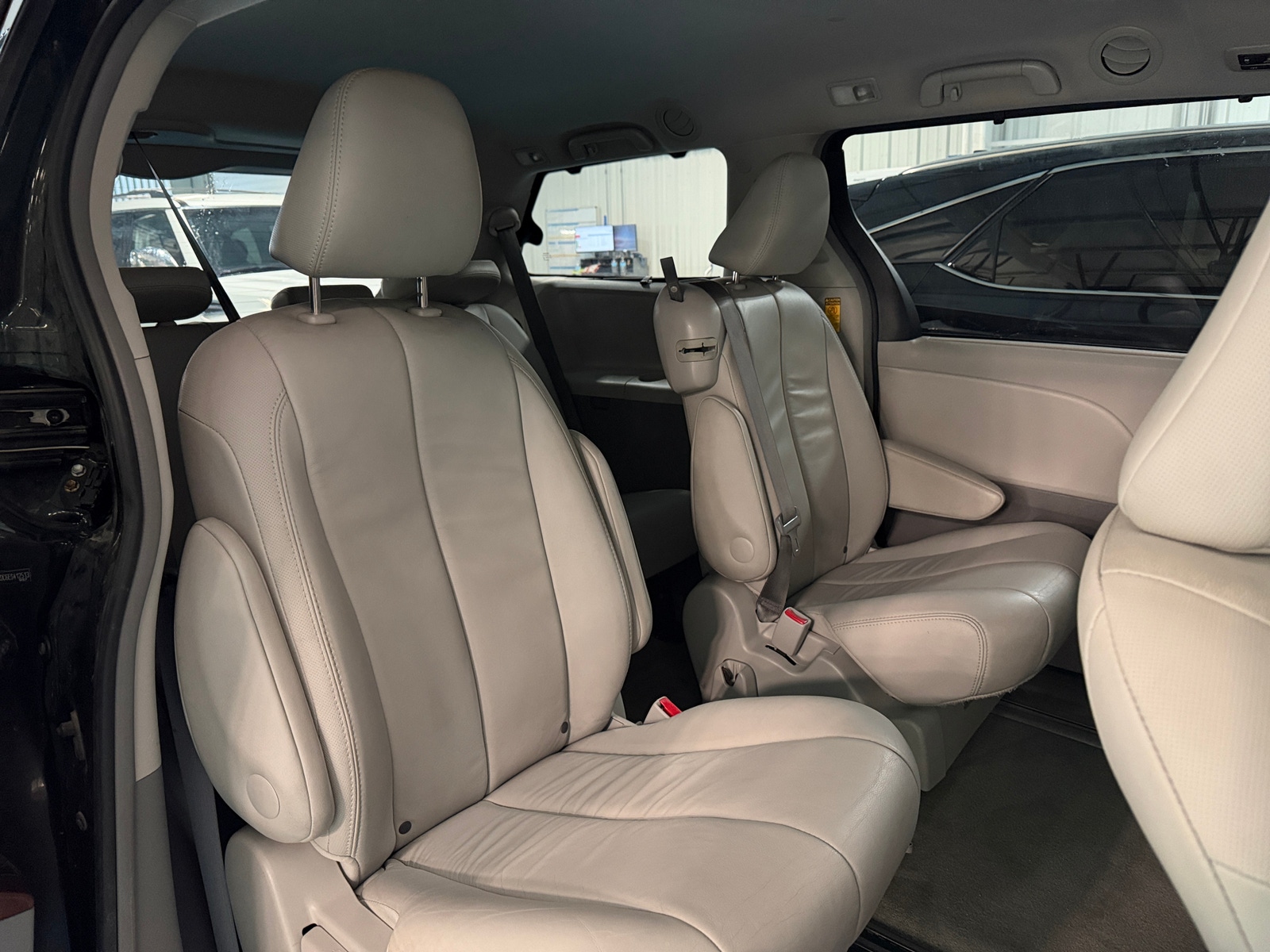 Thumbnail: 2014 Toyota Sienna - 6