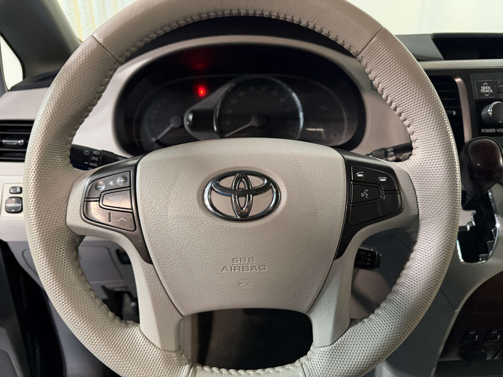 Thumbnail: 2014 Toyota Sienna - 5