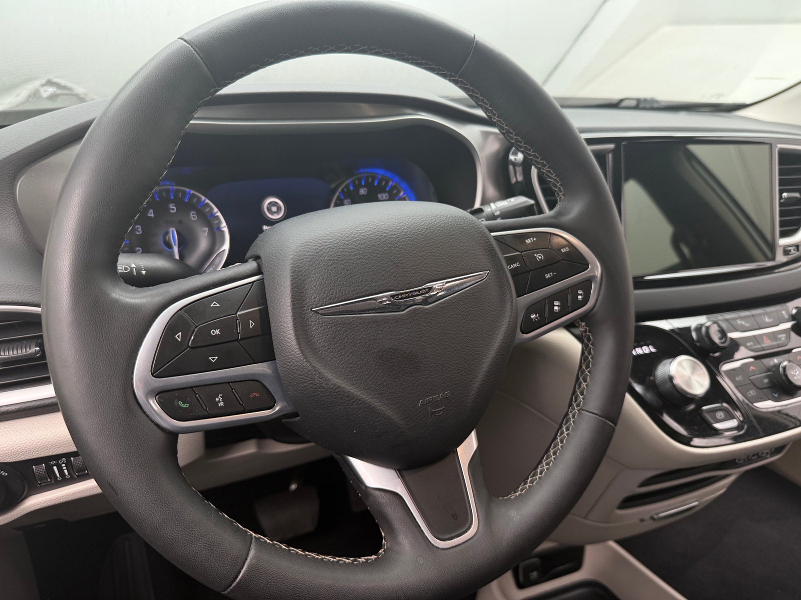 Thumbnail: 2024 Chrysler Pacifica - 4