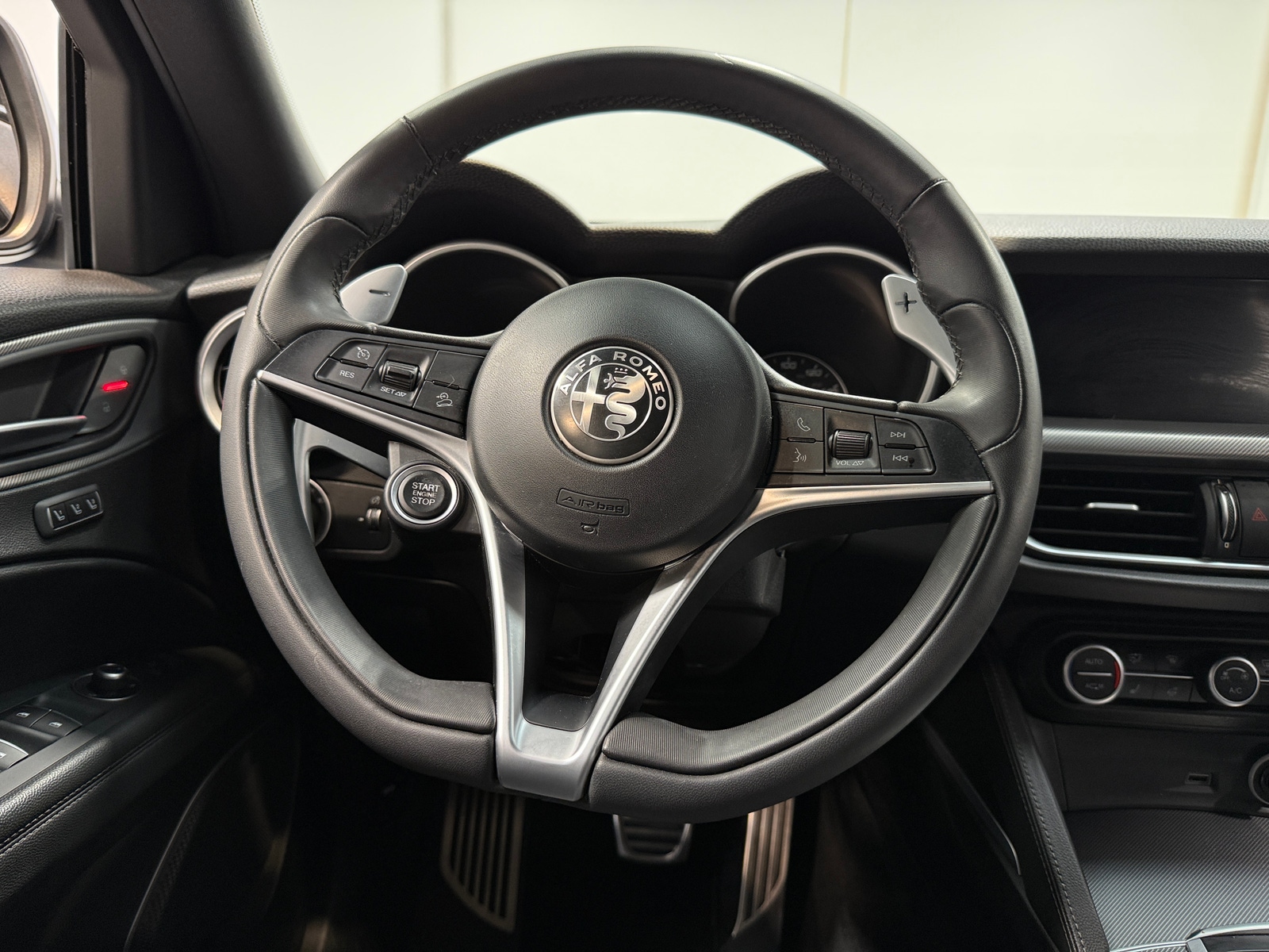 Thumbnail: 2018 Alfa Romeo Stelvio - 4