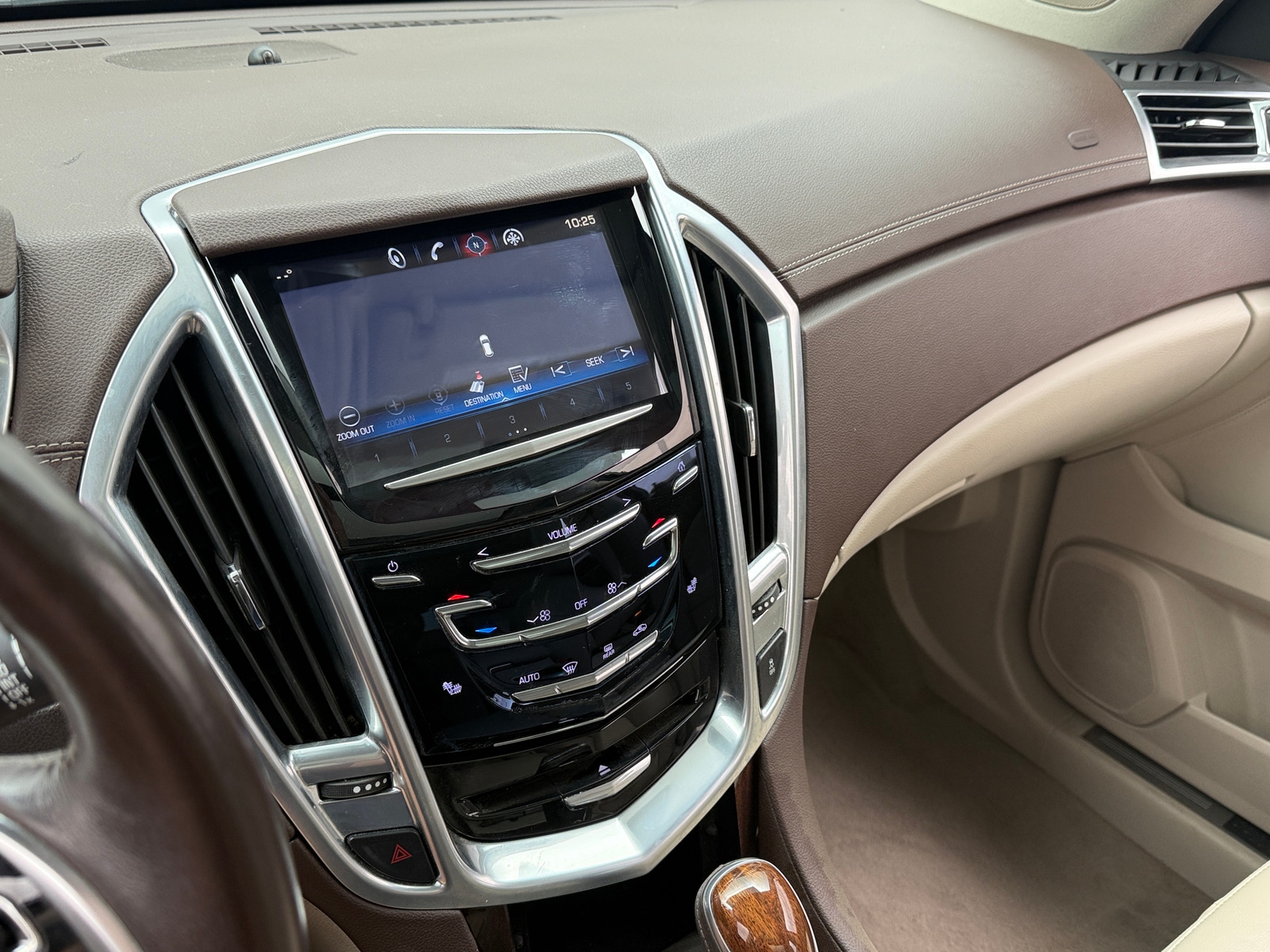 Thumbnail: 2014 Cadillac SRX - 3