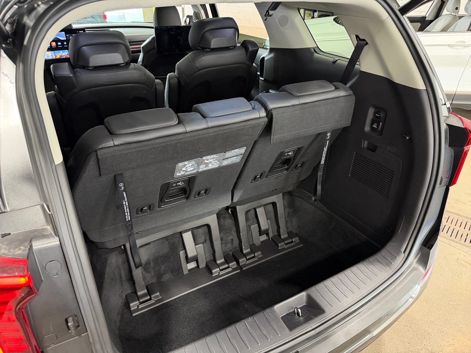 Thumbnail: 2025 Kia Carnival - 6