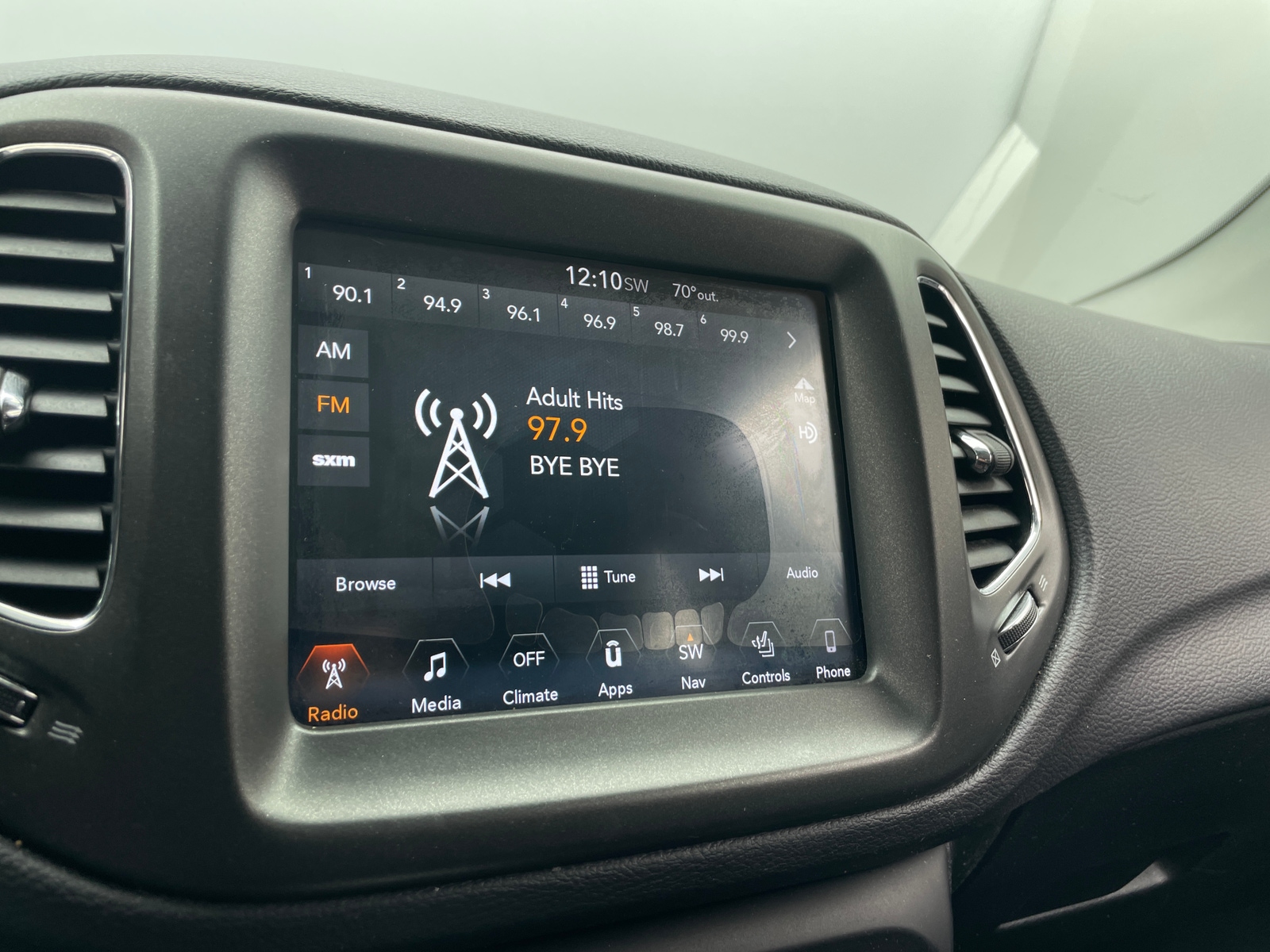 Thumbnail: 2018 Jeep Compass - 3