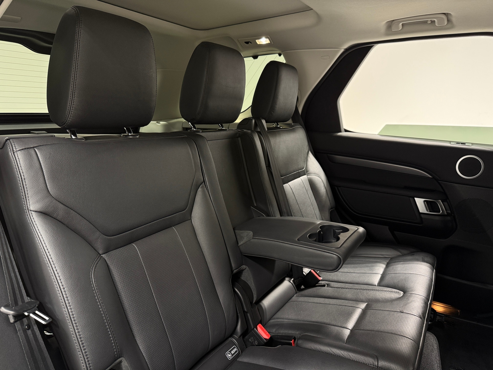 Thumbnail: 2018 Land Rover Discovery - 5