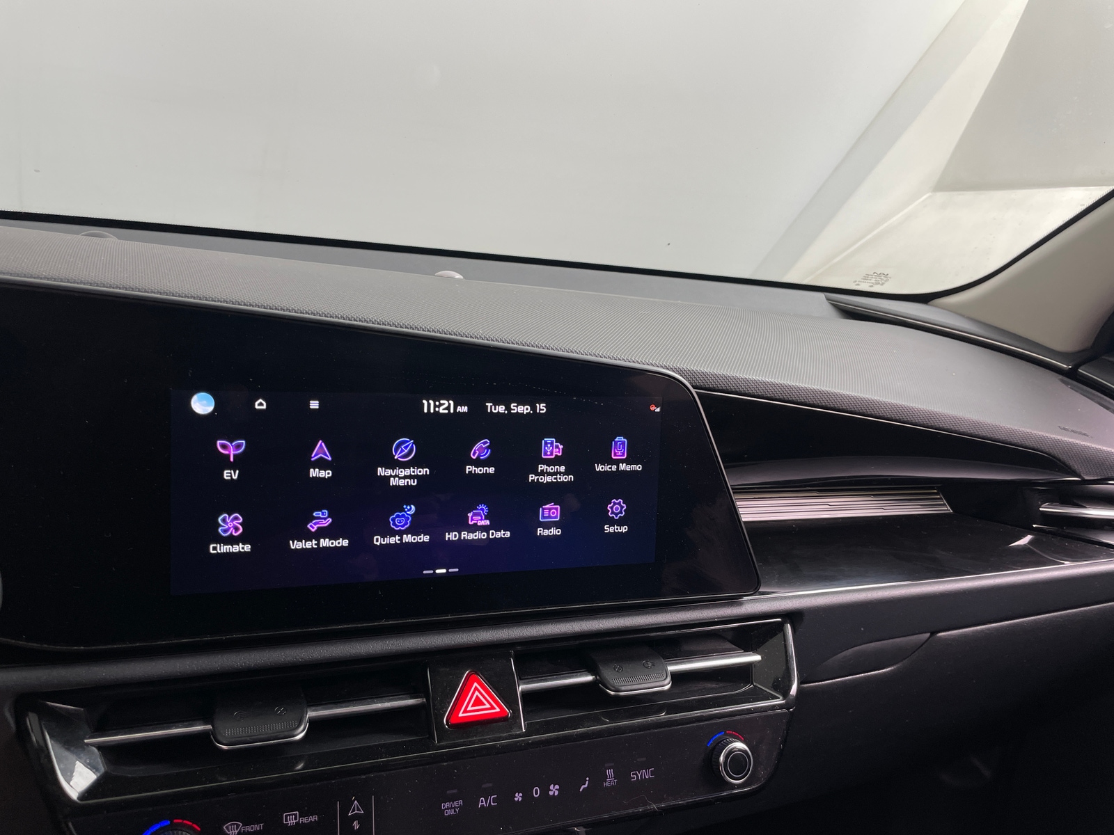 Thumbnail: 2024 Kia Niro - 3