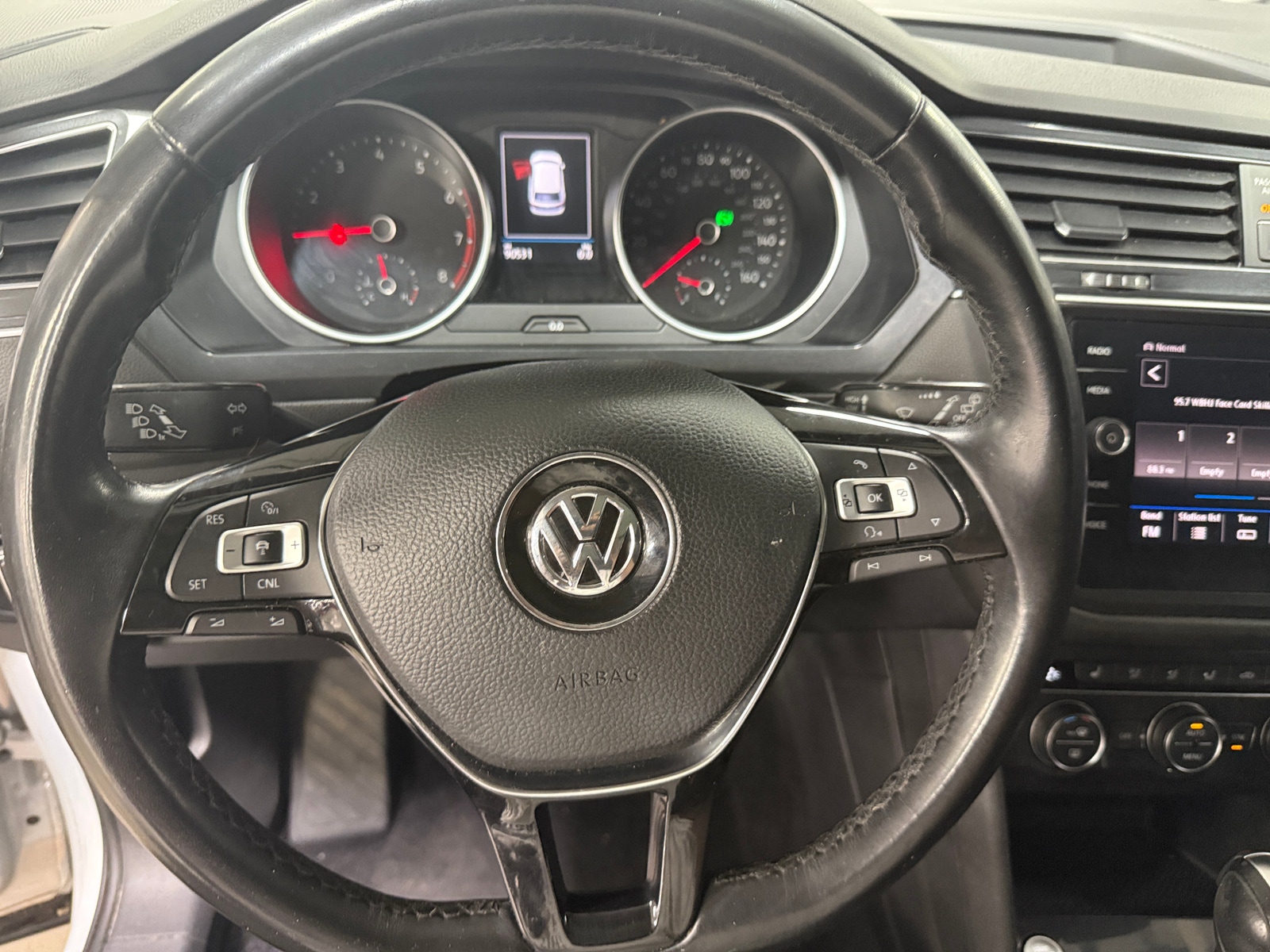 Thumbnail: 2018 Volkswagen Tiguan - 4