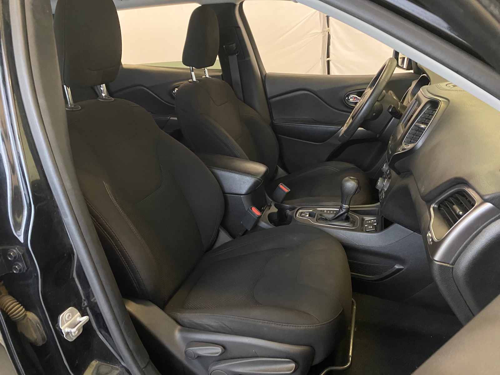 Thumbnail: 2019 Jeep Cherokee - 2