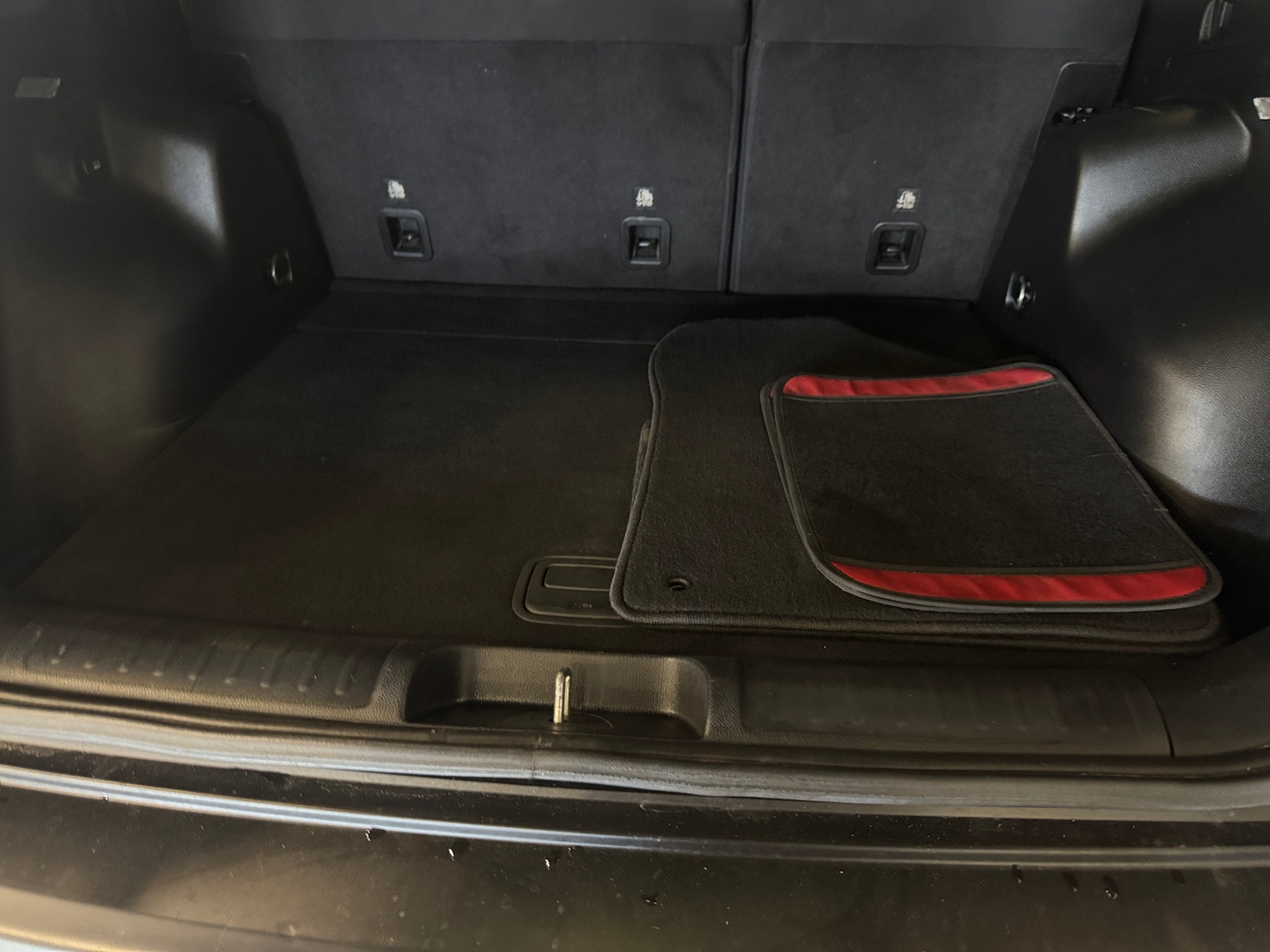 Thumbnail: 2019 Jeep Cherokee - 7