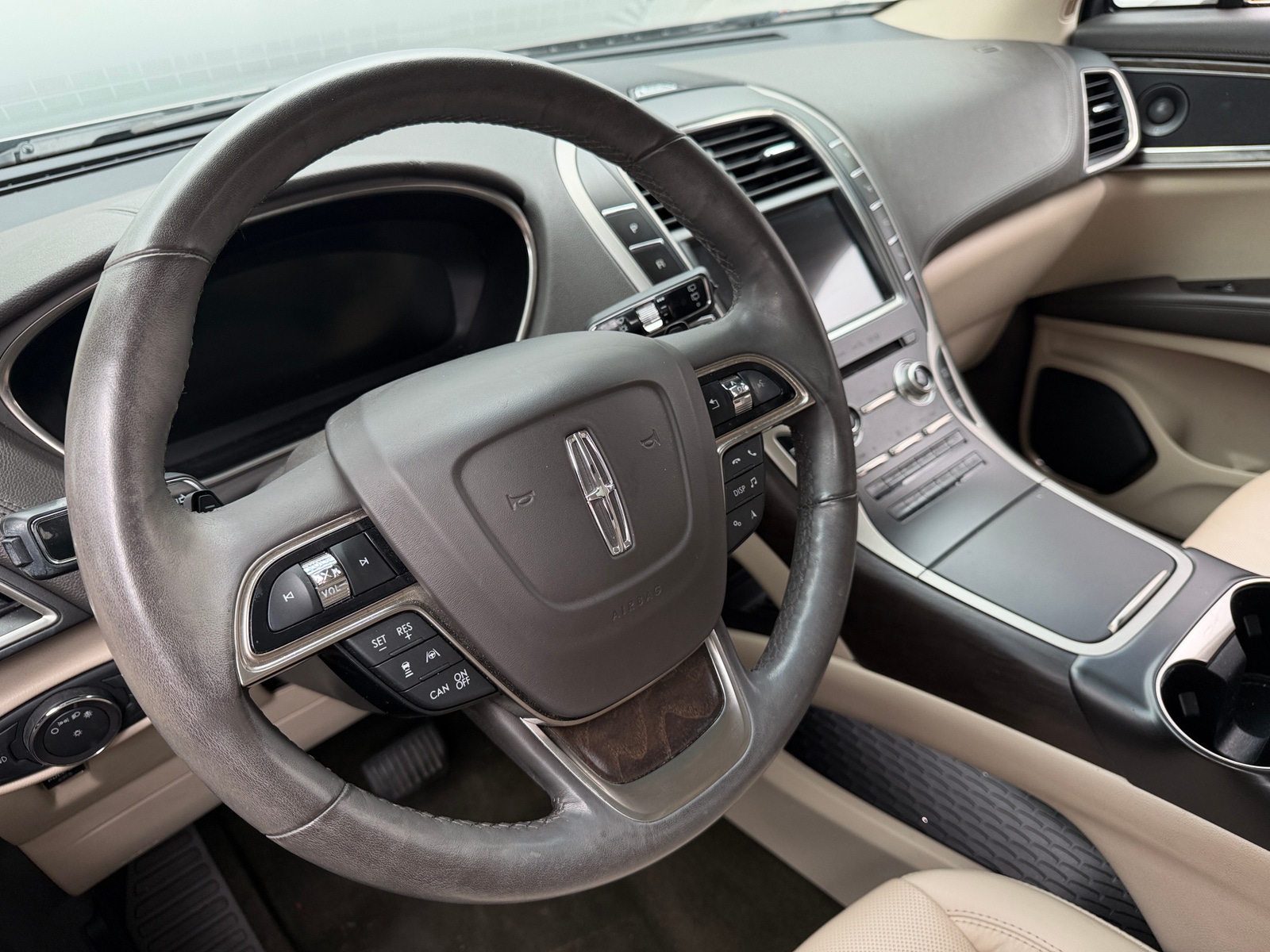 Thumbnail: 2019 Lincoln Nautilus - 4