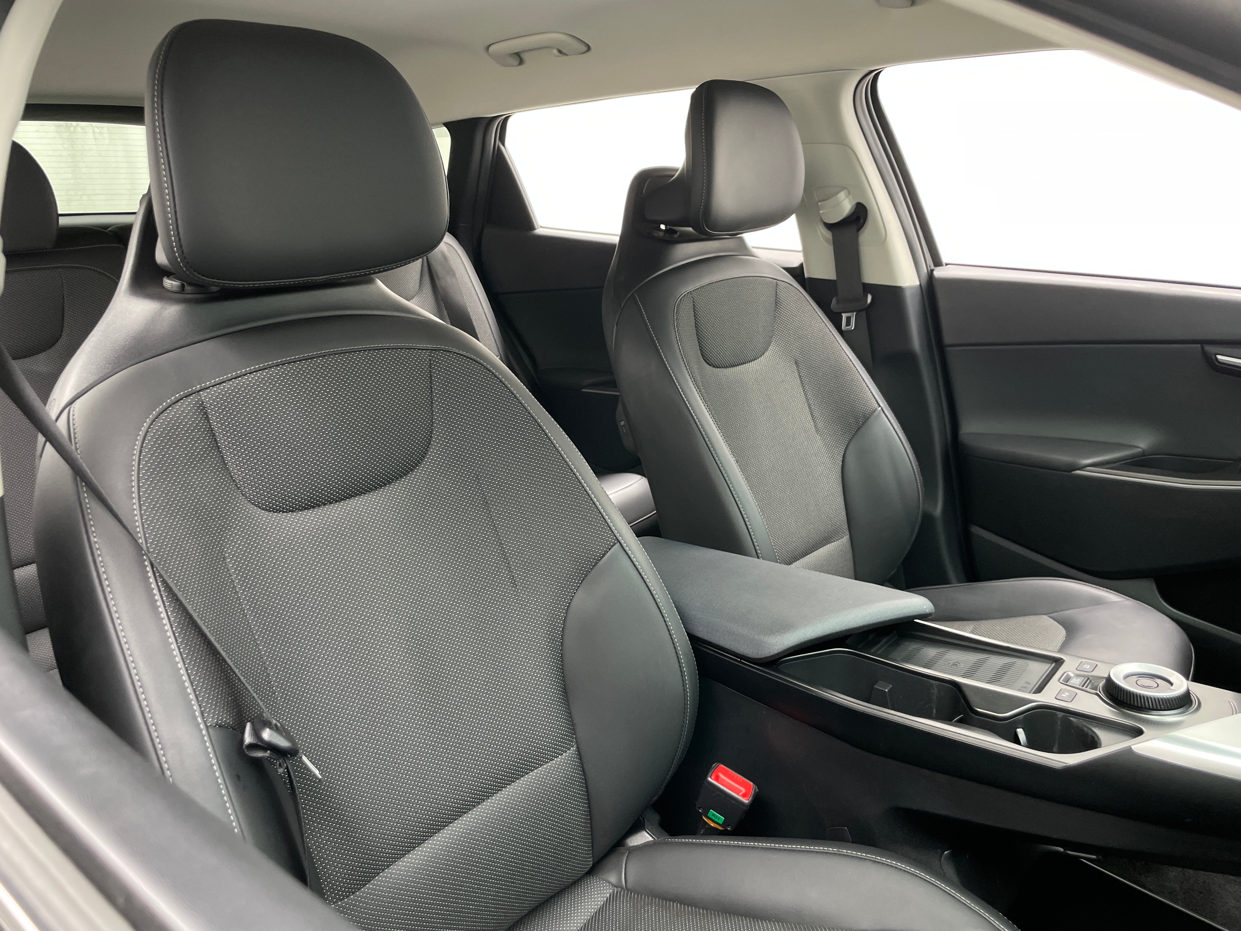 Used 2024 Kia EV6 Light L/R with VIN KNDC3DLC7R5616425 for sale in Oak Creek, WI