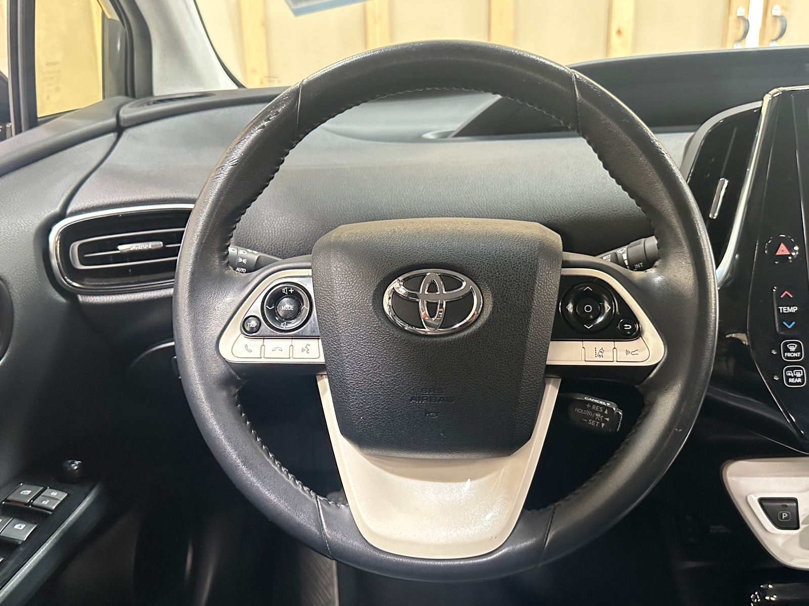 Thumbnail: 2017 Toyota Prius Prime - 5