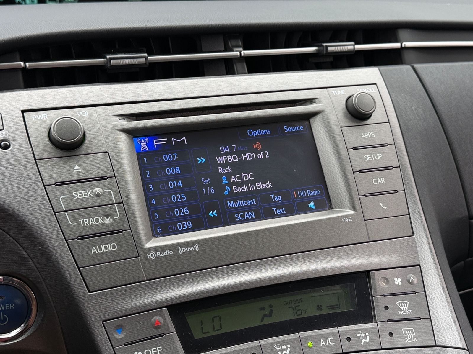 Thumbnail: 2014 Toyota Prius - 4
