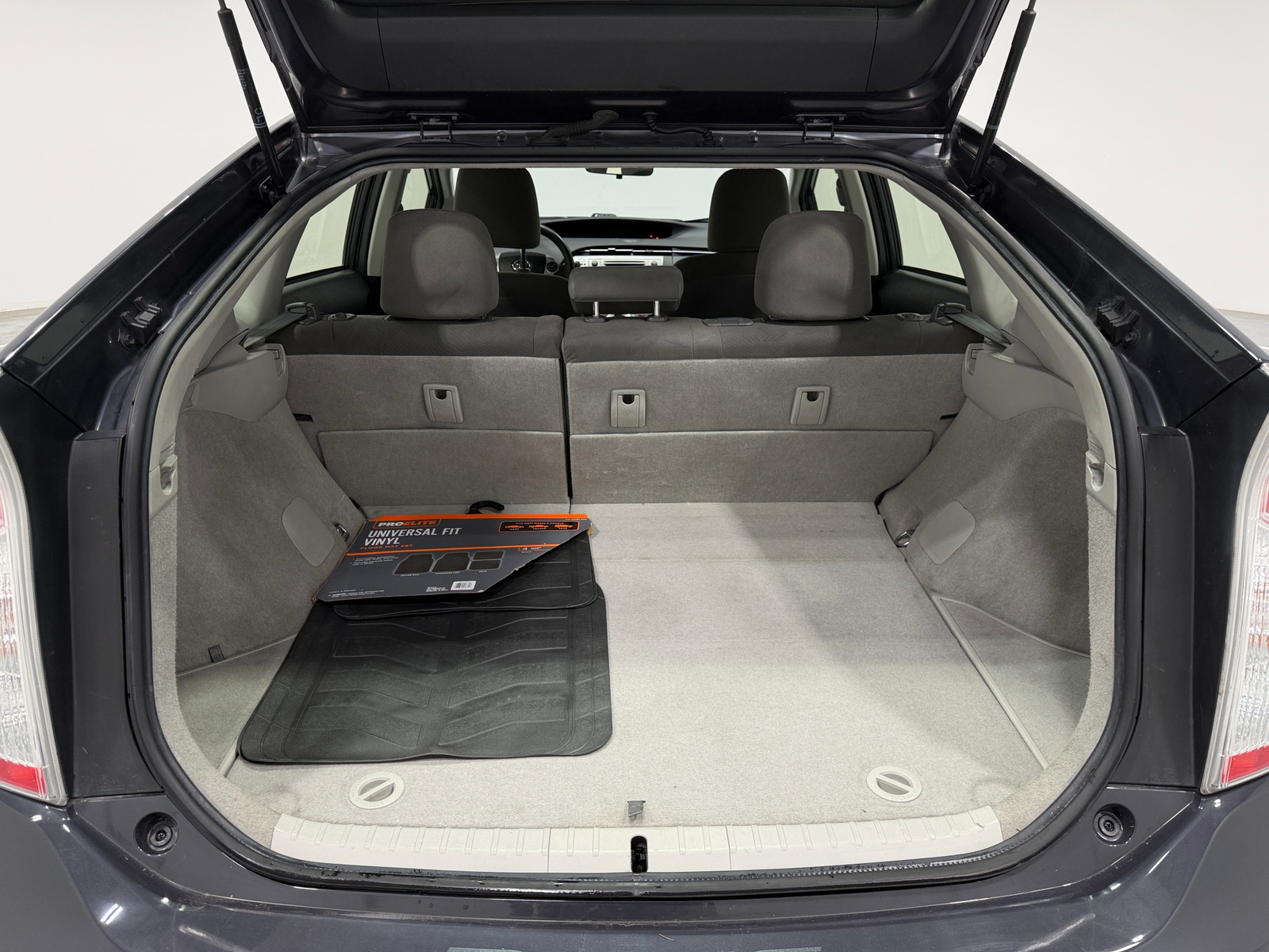 Thumbnail: 2015 Toyota Prius - 7