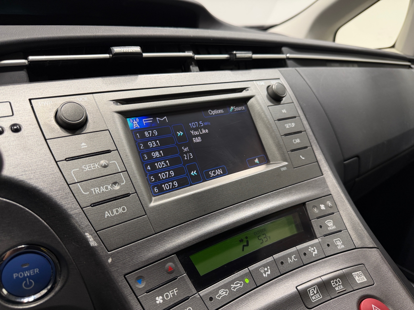 Thumbnail: 2015 Toyota Prius - 4