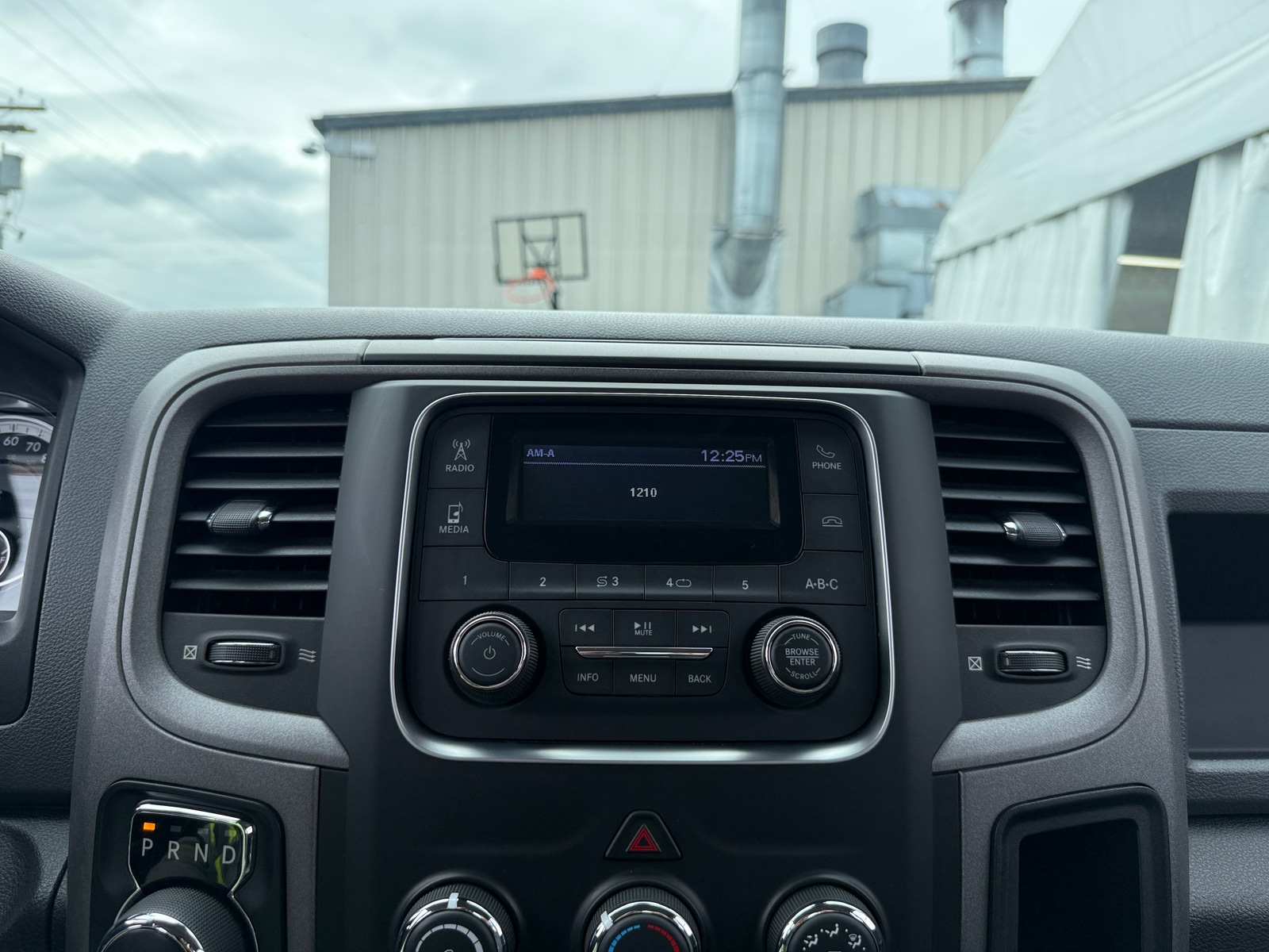 Thumbnail: 2019 RAM 1500 Classic - 3