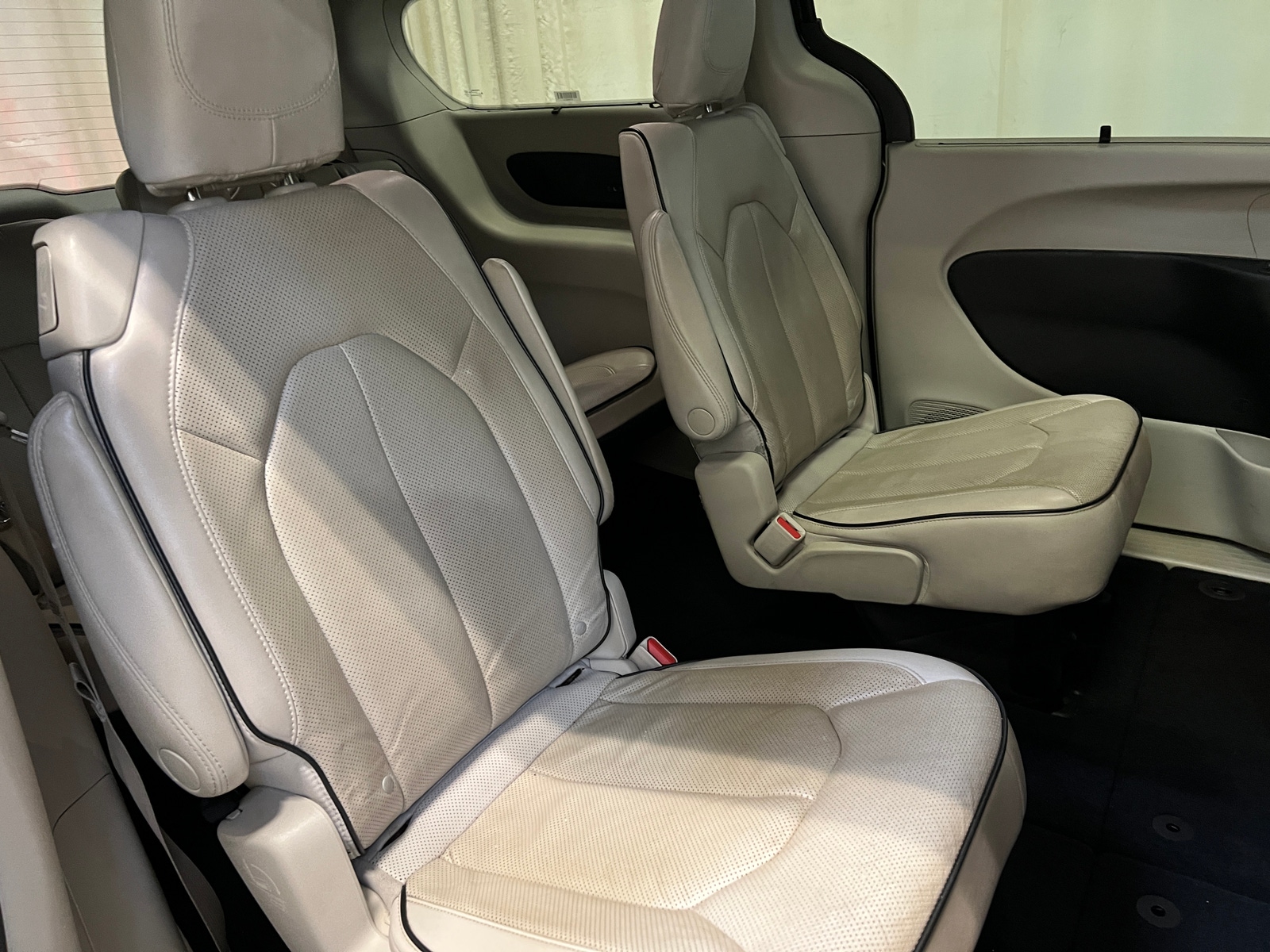 Thumbnail: 2021 Chrysler Pacifica - 5