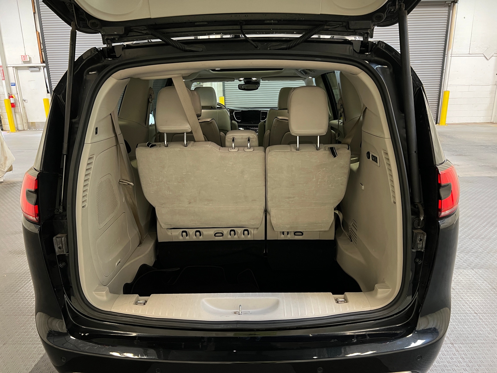 Thumbnail: 2021 Chrysler Pacifica - 6