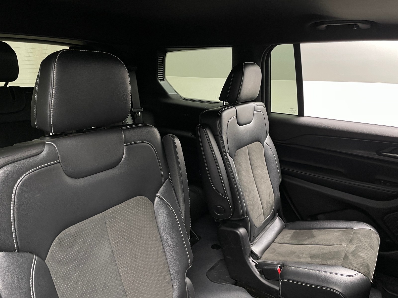 Thumbnail: 2023 Jeep Grand Cherokee L - 5