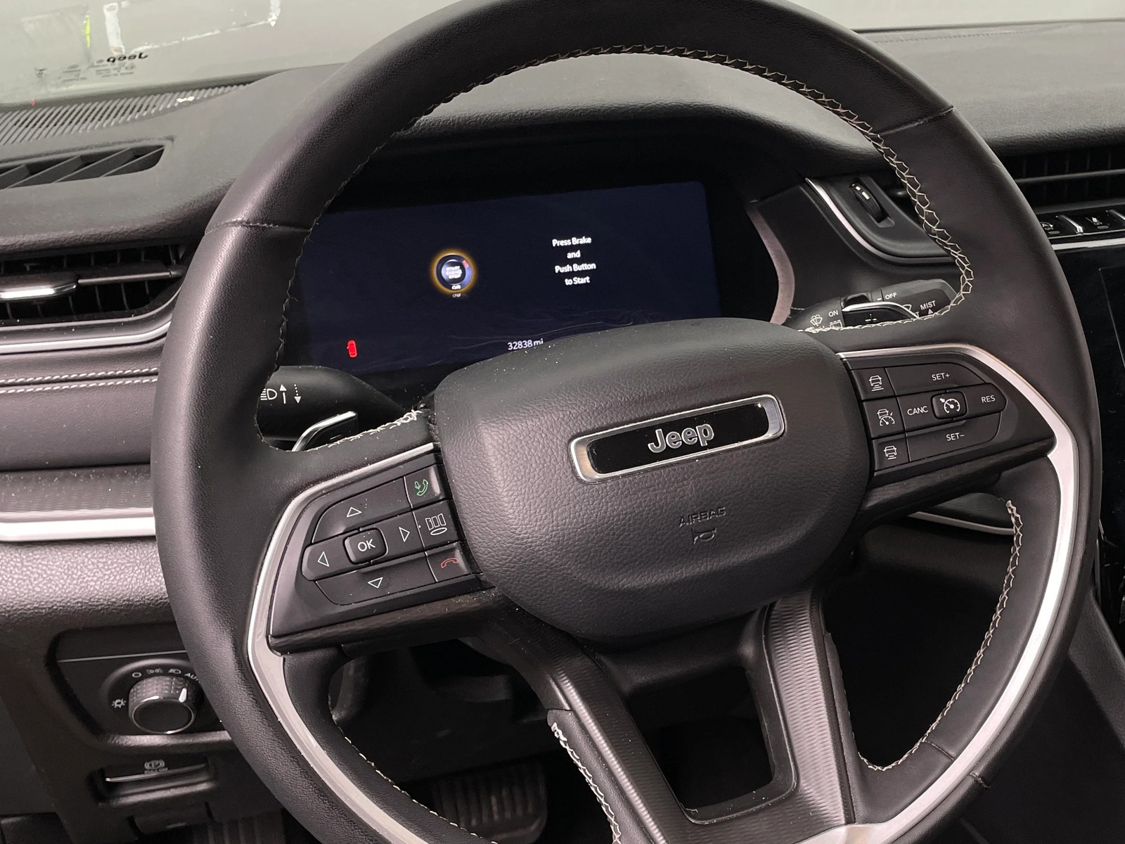 Thumbnail: 2023 Jeep Grand Cherokee L - 4