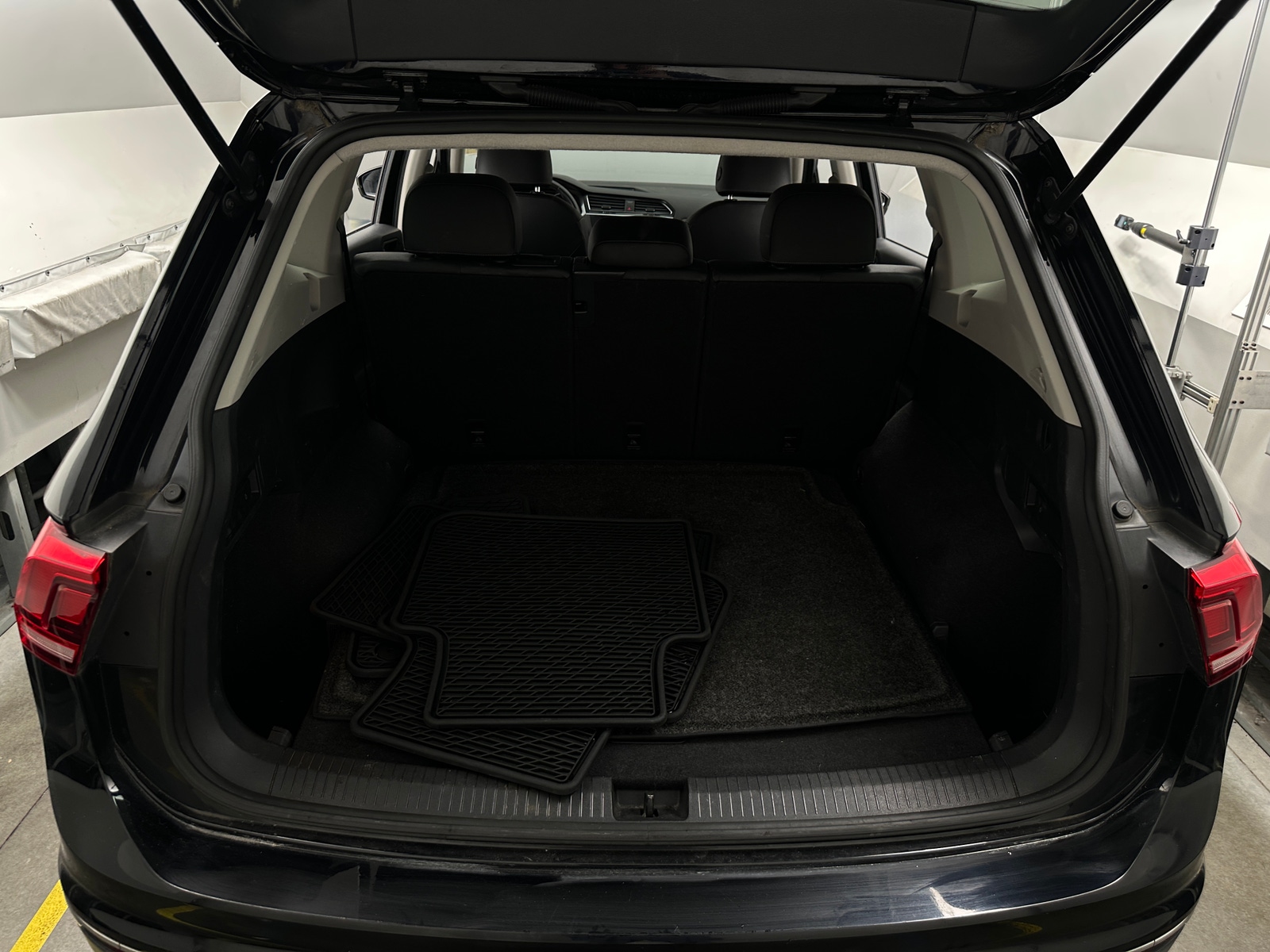 Thumbnail: 2020 Volkswagen Tiguan - 6