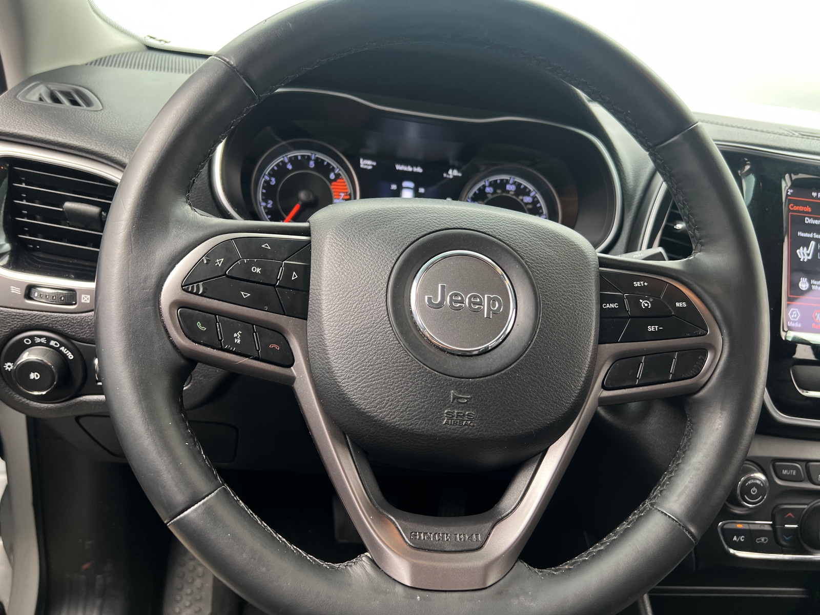 Thumbnail: 2019 Jeep Cherokee - 4