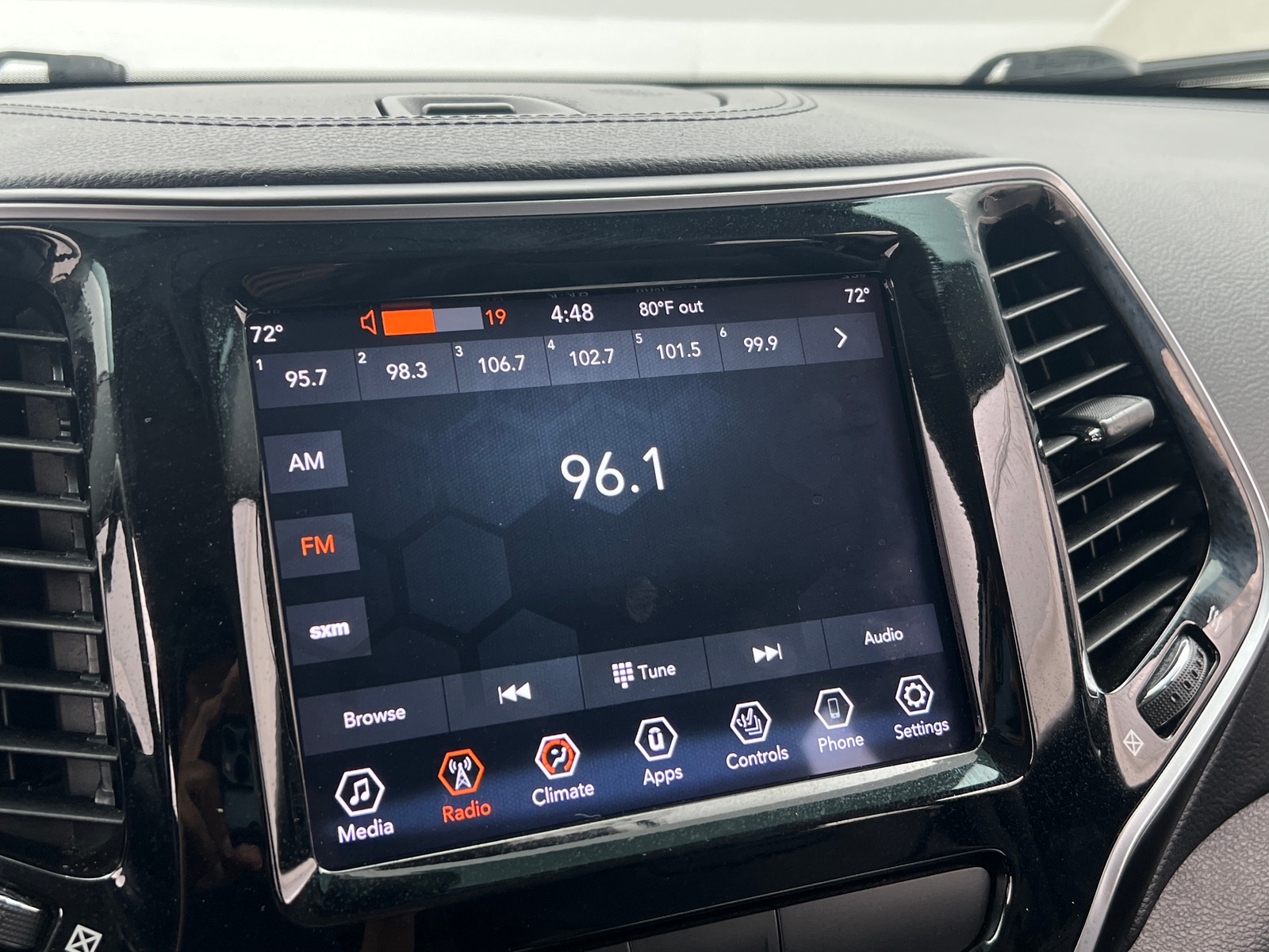 Thumbnail: 2019 Jeep Cherokee - 3