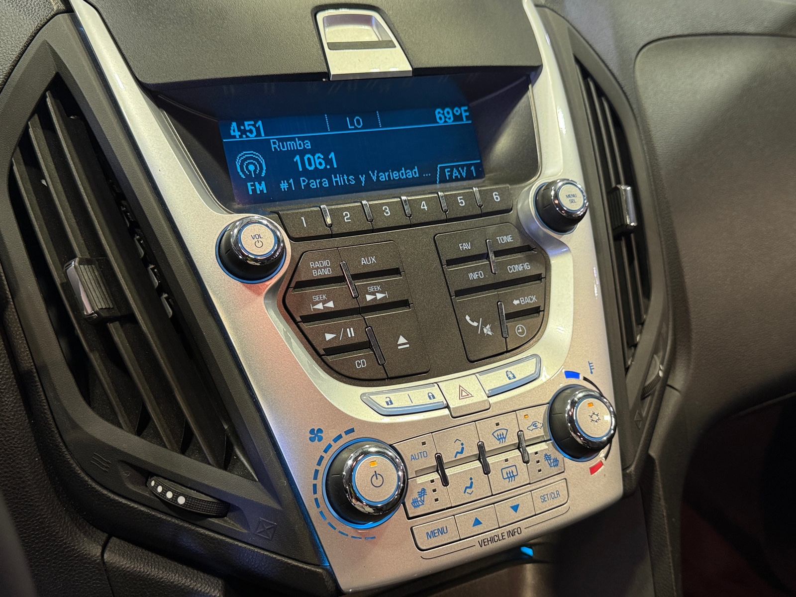 Thumbnail: 2011 Chevrolet Equinox - 3
