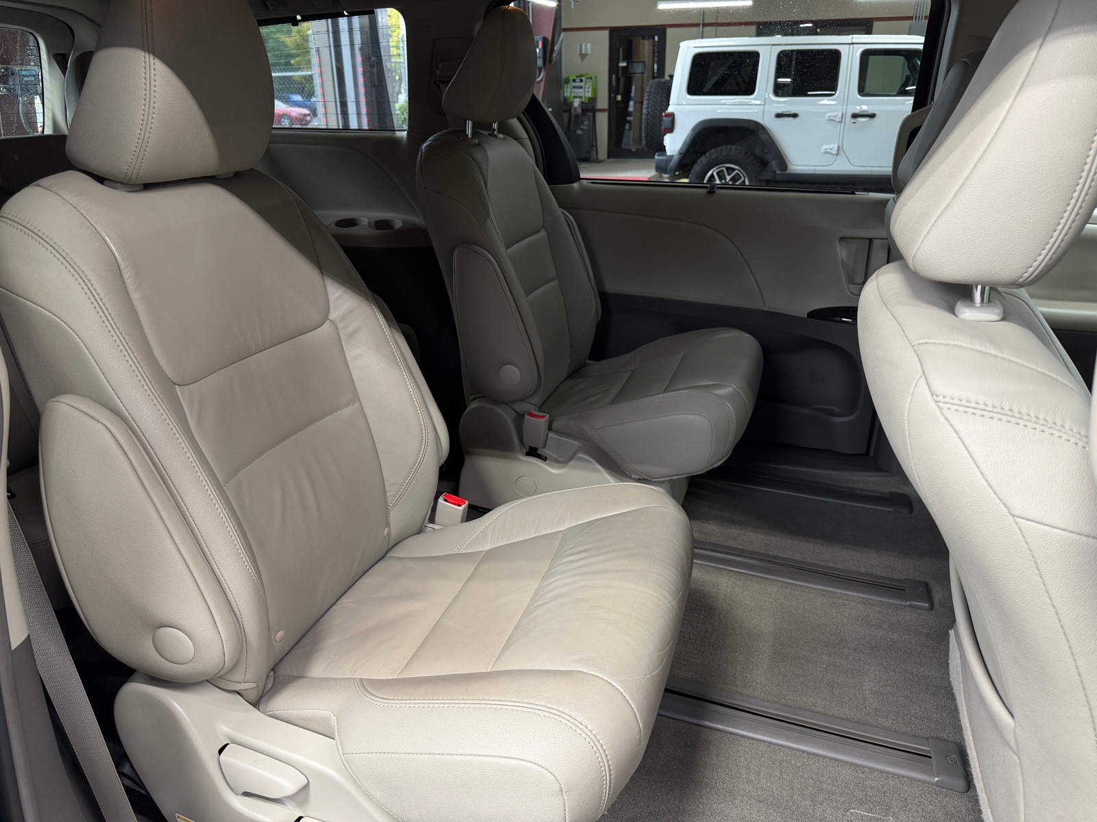Thumbnail: 2015 Toyota Sienna - 5