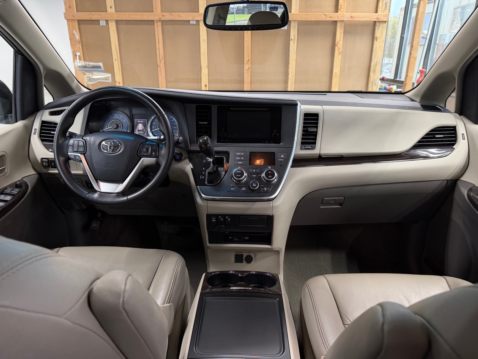 Thumbnail: 2015 Toyota Sienna - 2