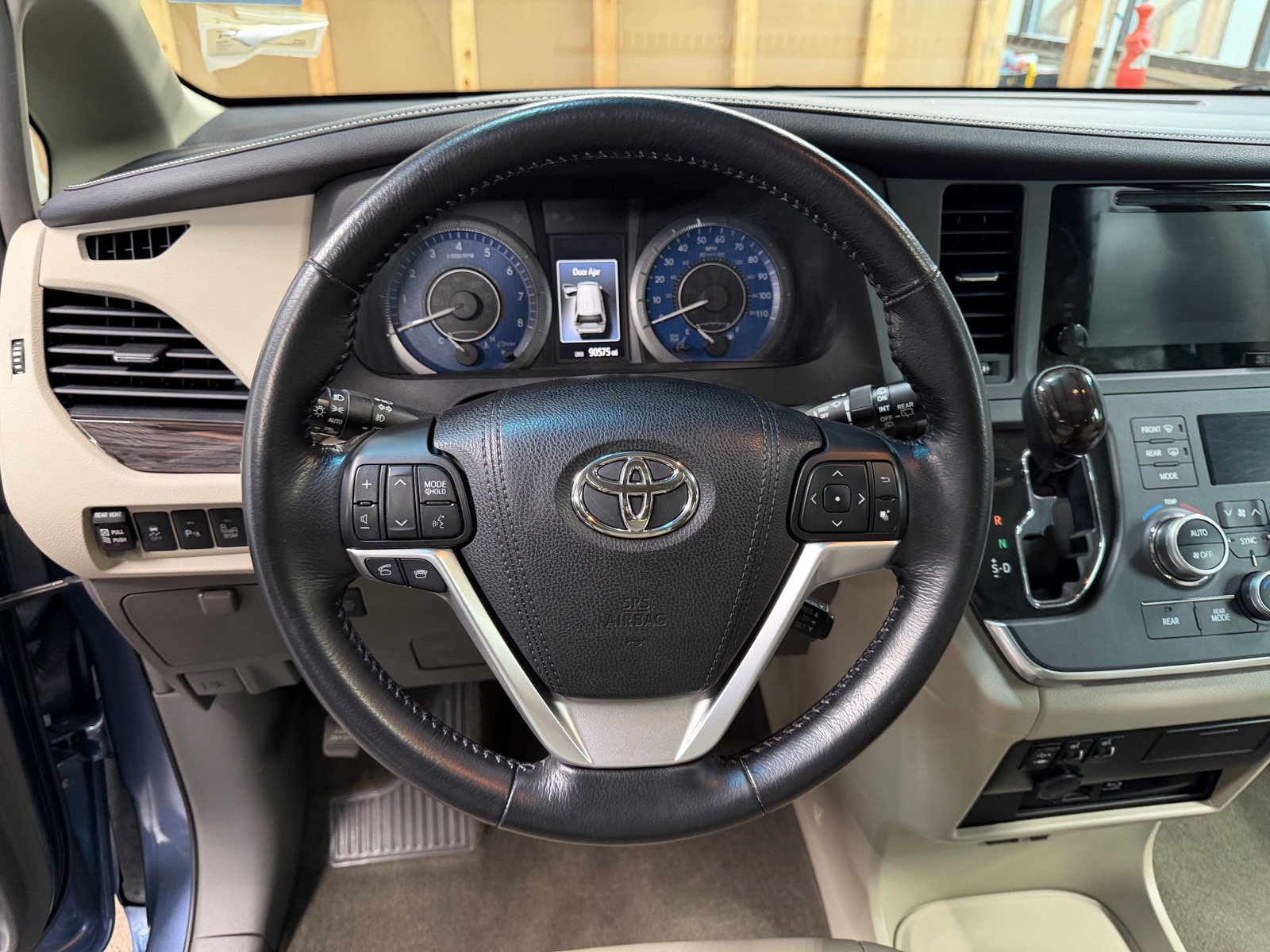 Thumbnail: 2015 Toyota Sienna - 4