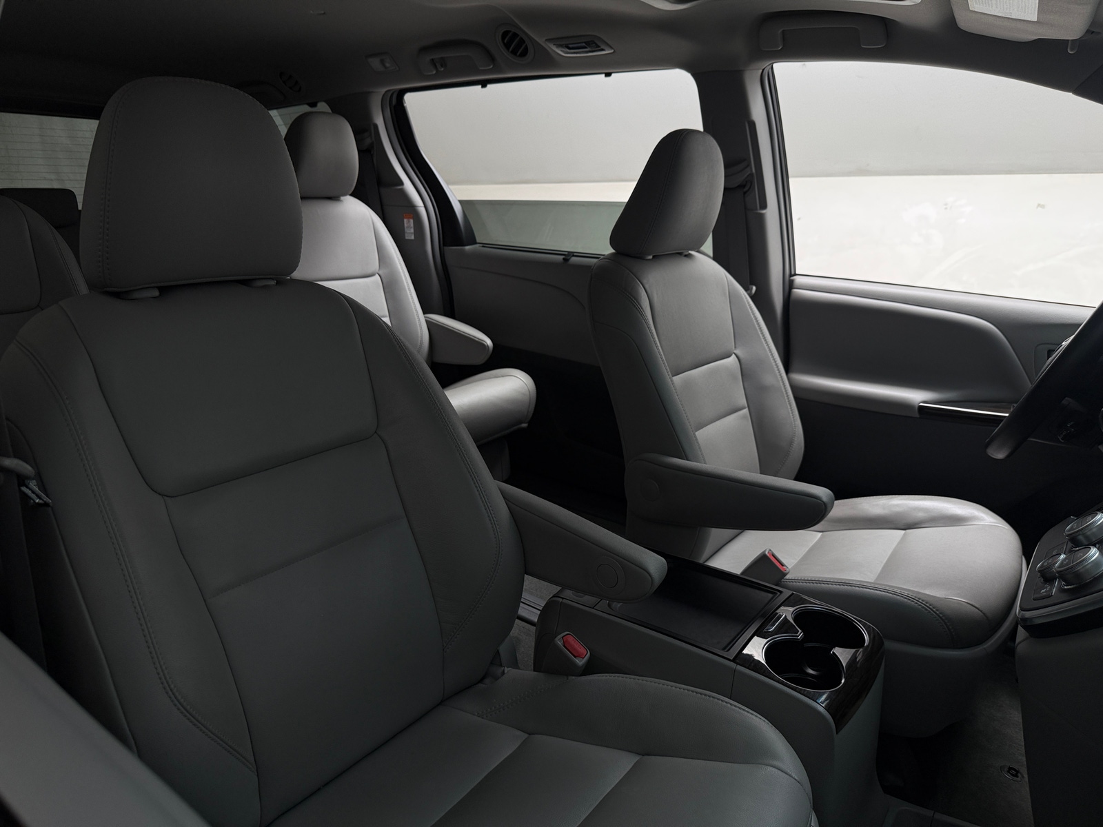 Thumbnail: 2017 Toyota Sienna - 2
