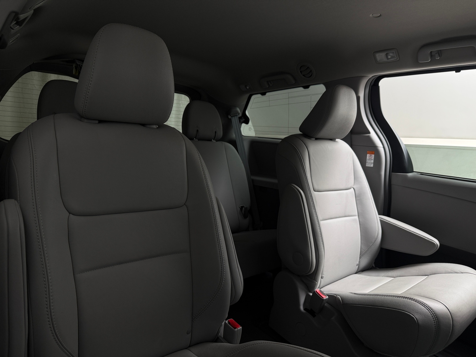 Thumbnail: 2017 Toyota Sienna - 6