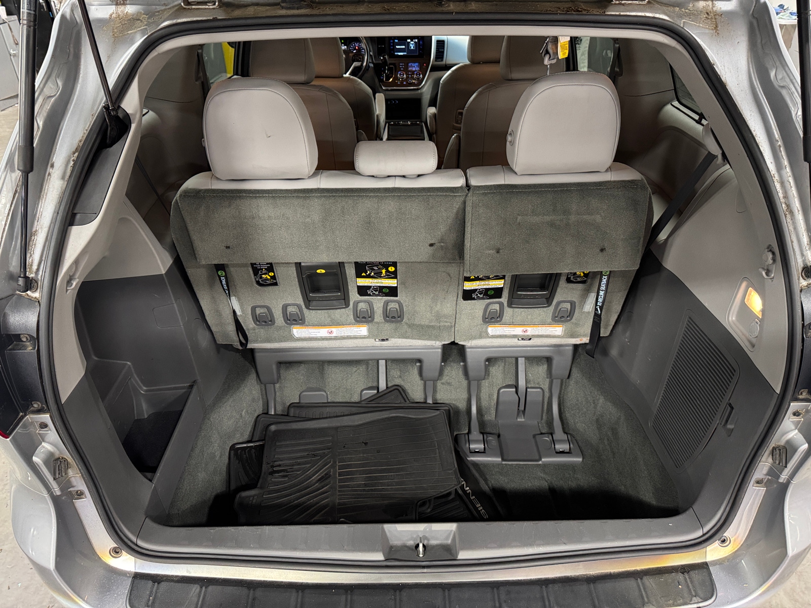 Thumbnail: 2017 Toyota Sienna - 7