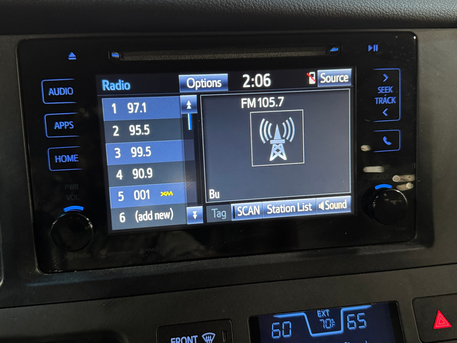 Thumbnail: 2017 Toyota Sienna - 4