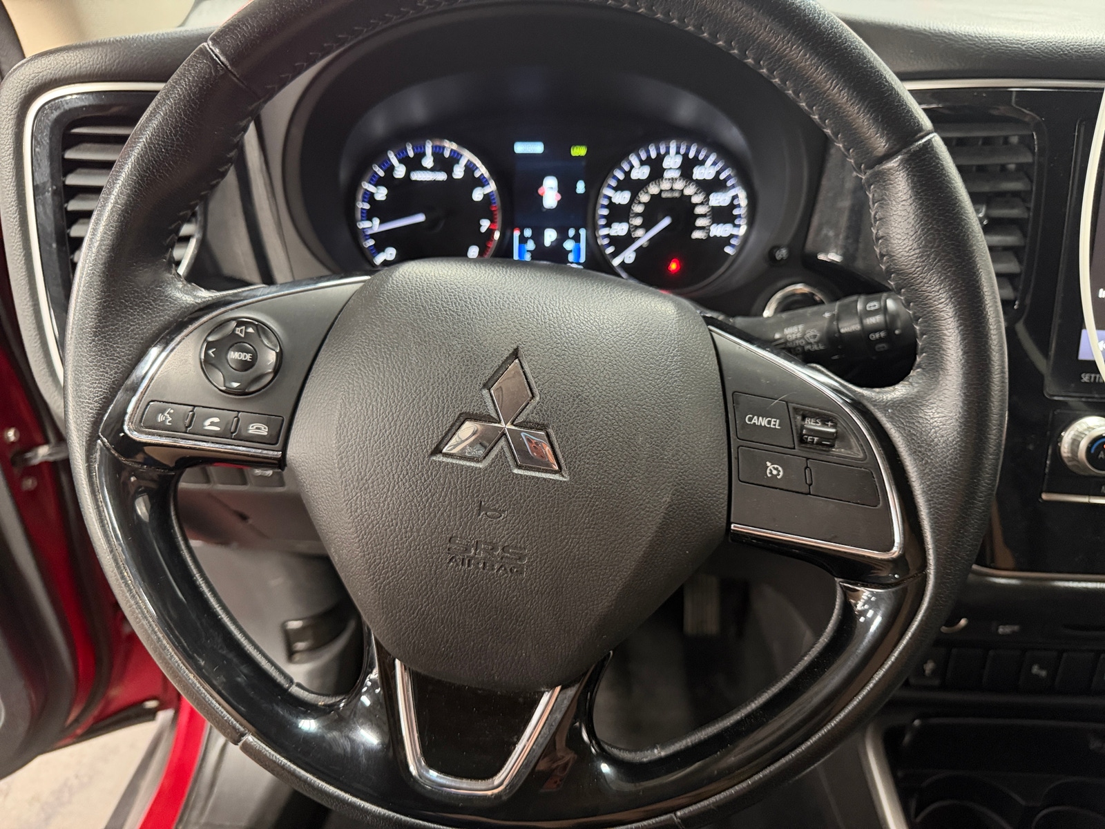 Thumbnail: 2020 Mitsubishi Outlander - 4