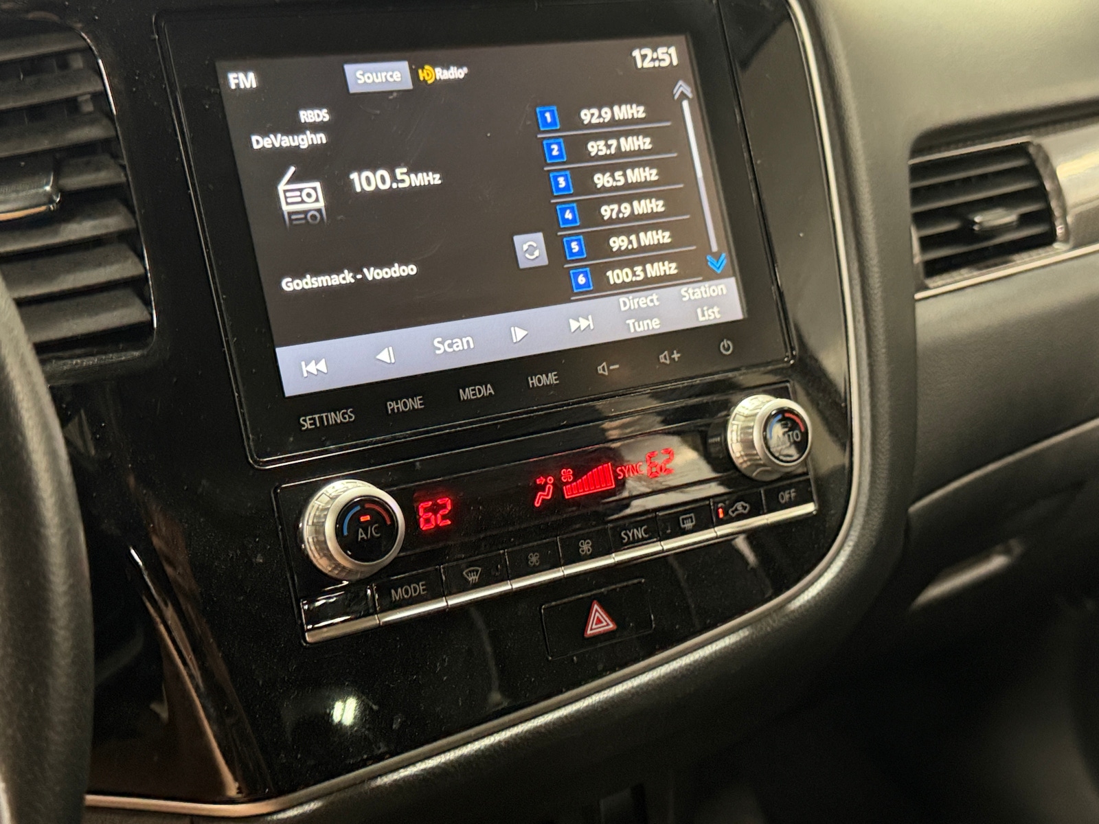 Thumbnail: 2020 Mitsubishi Outlander - 3