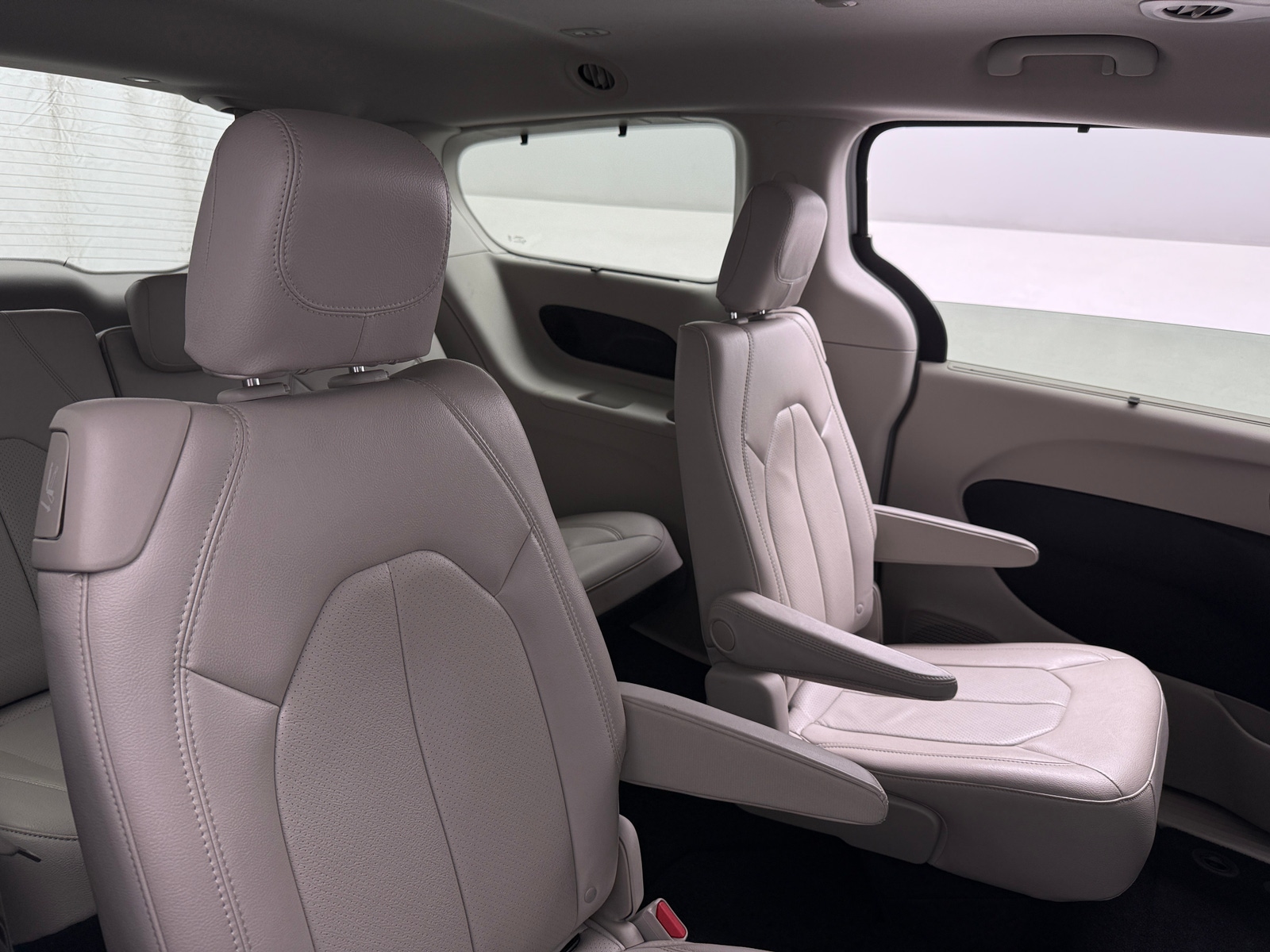 Thumbnail: 2018 Chrysler Pacifica - 5