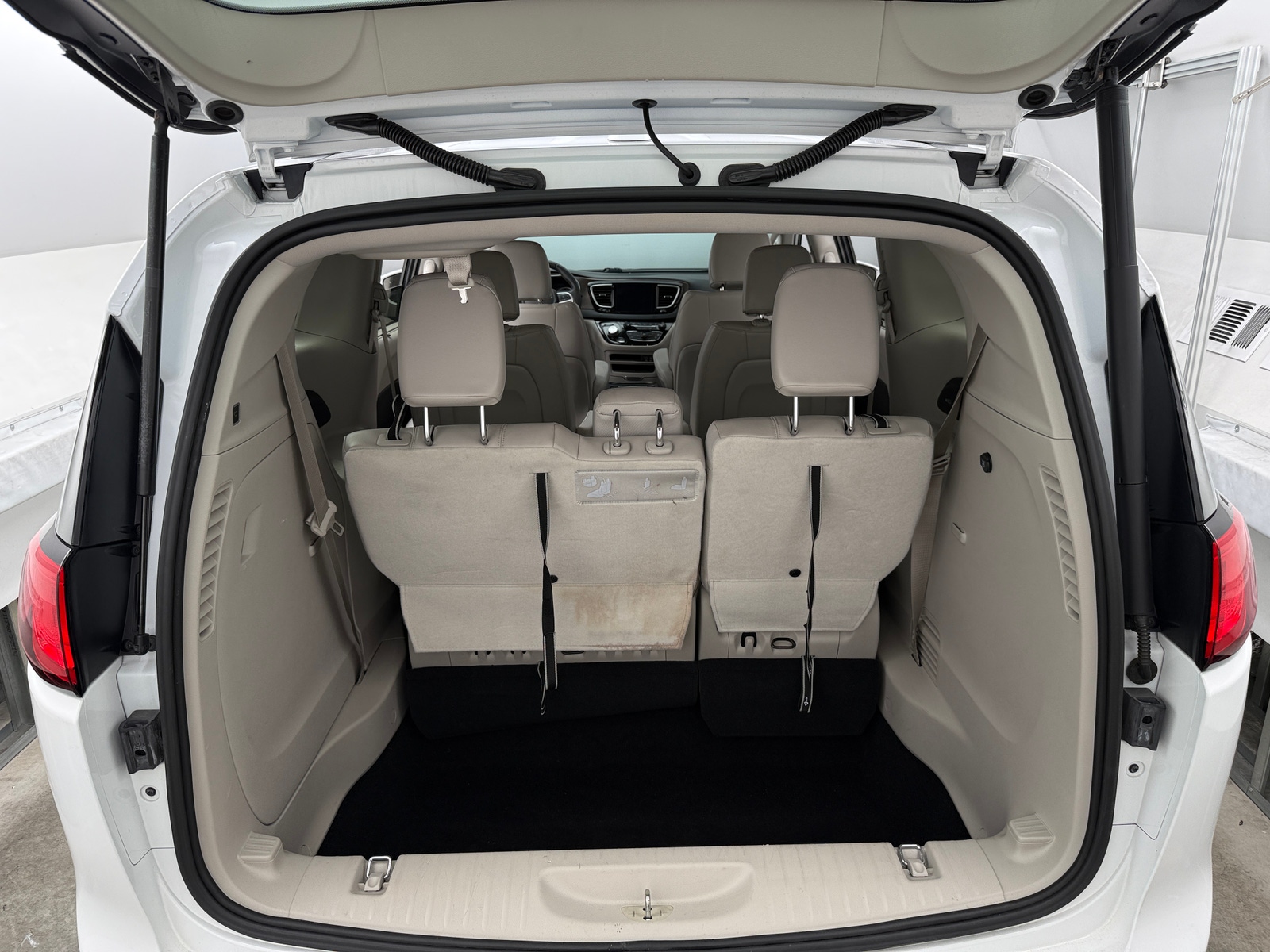 Thumbnail: 2018 Chrysler Pacifica - 6