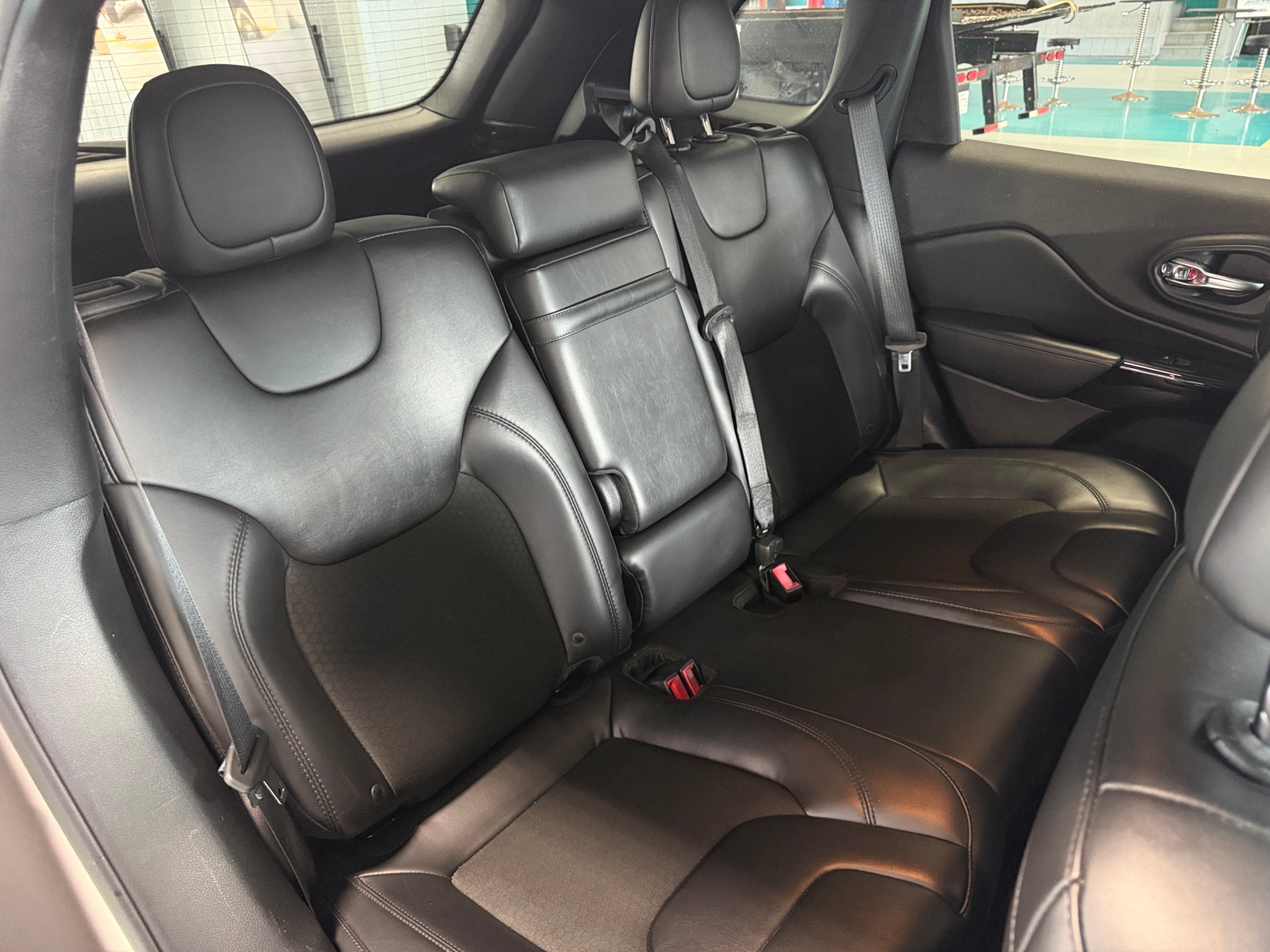 Thumbnail: 2019 Jeep Cherokee - 6