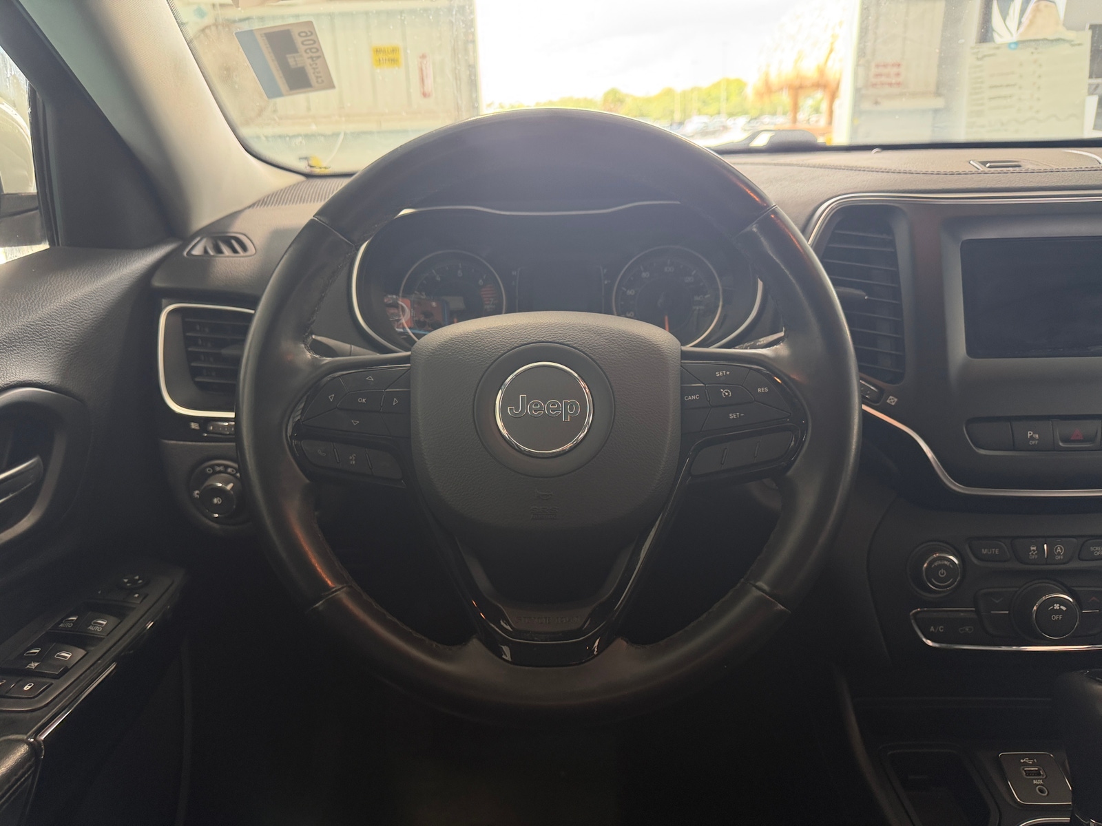 Thumbnail: 2019 Jeep Cherokee - 5