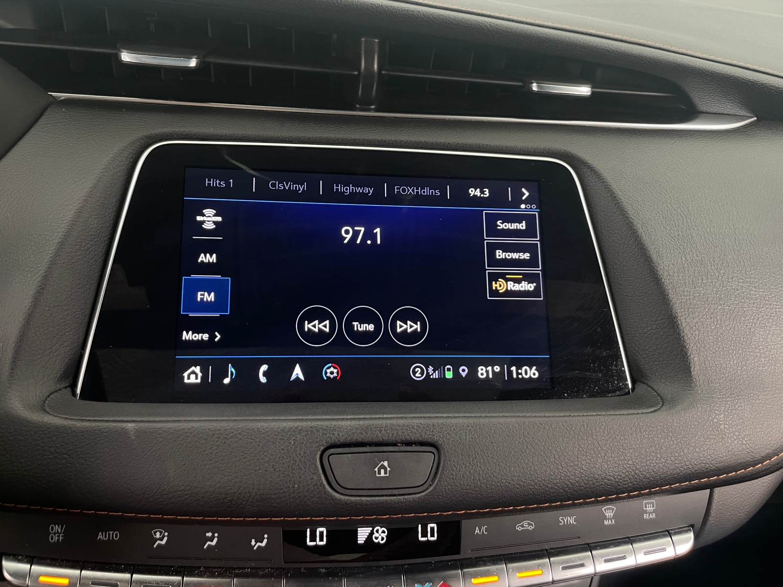 Thumbnail: 2022 Cadillac XT4 - 3