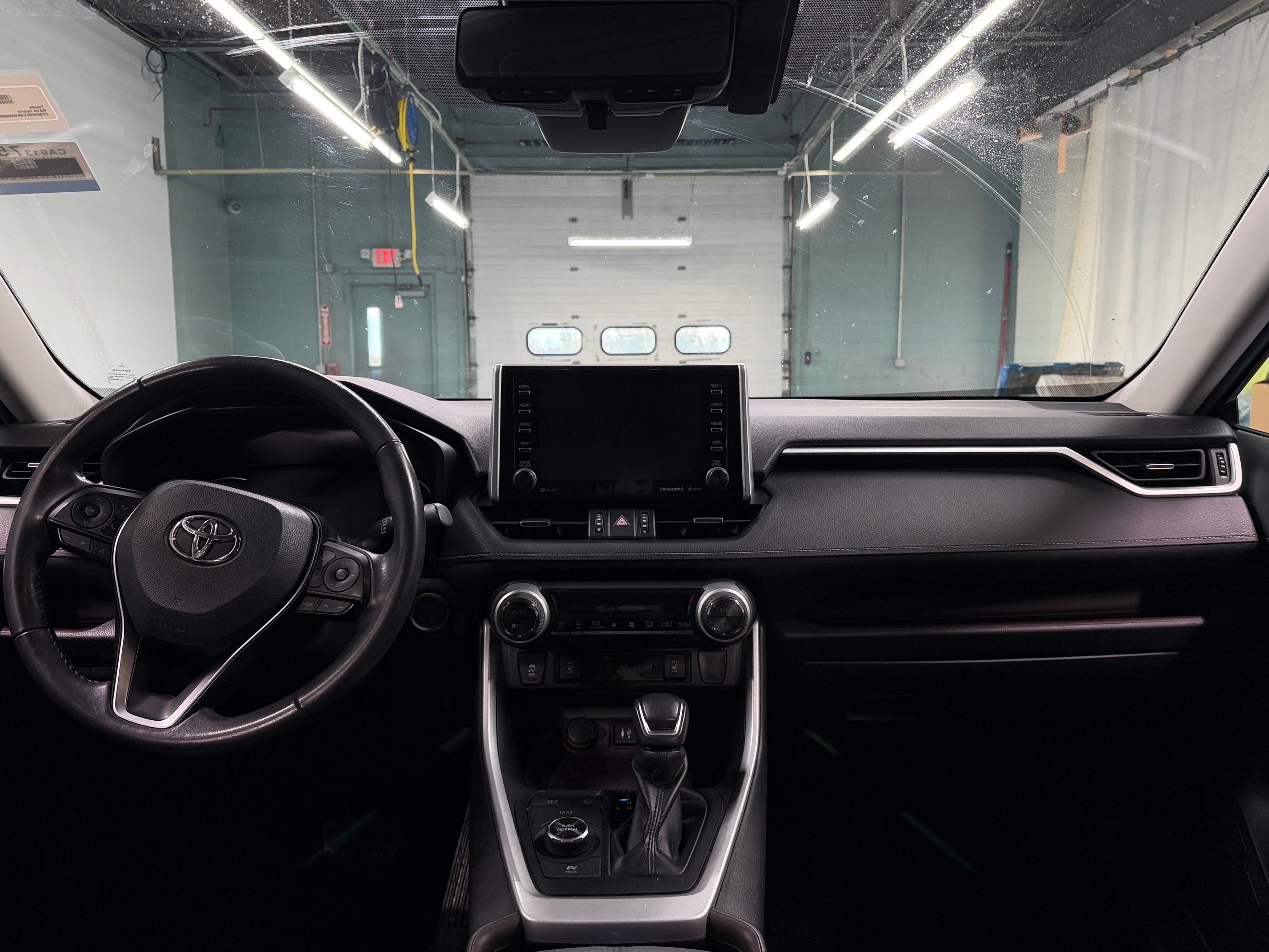 2019 Toyota RAV4 Limited - Photo 9