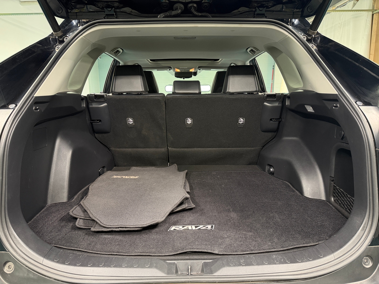 Thumbnail: 2019 Toyota RAV4 - 6