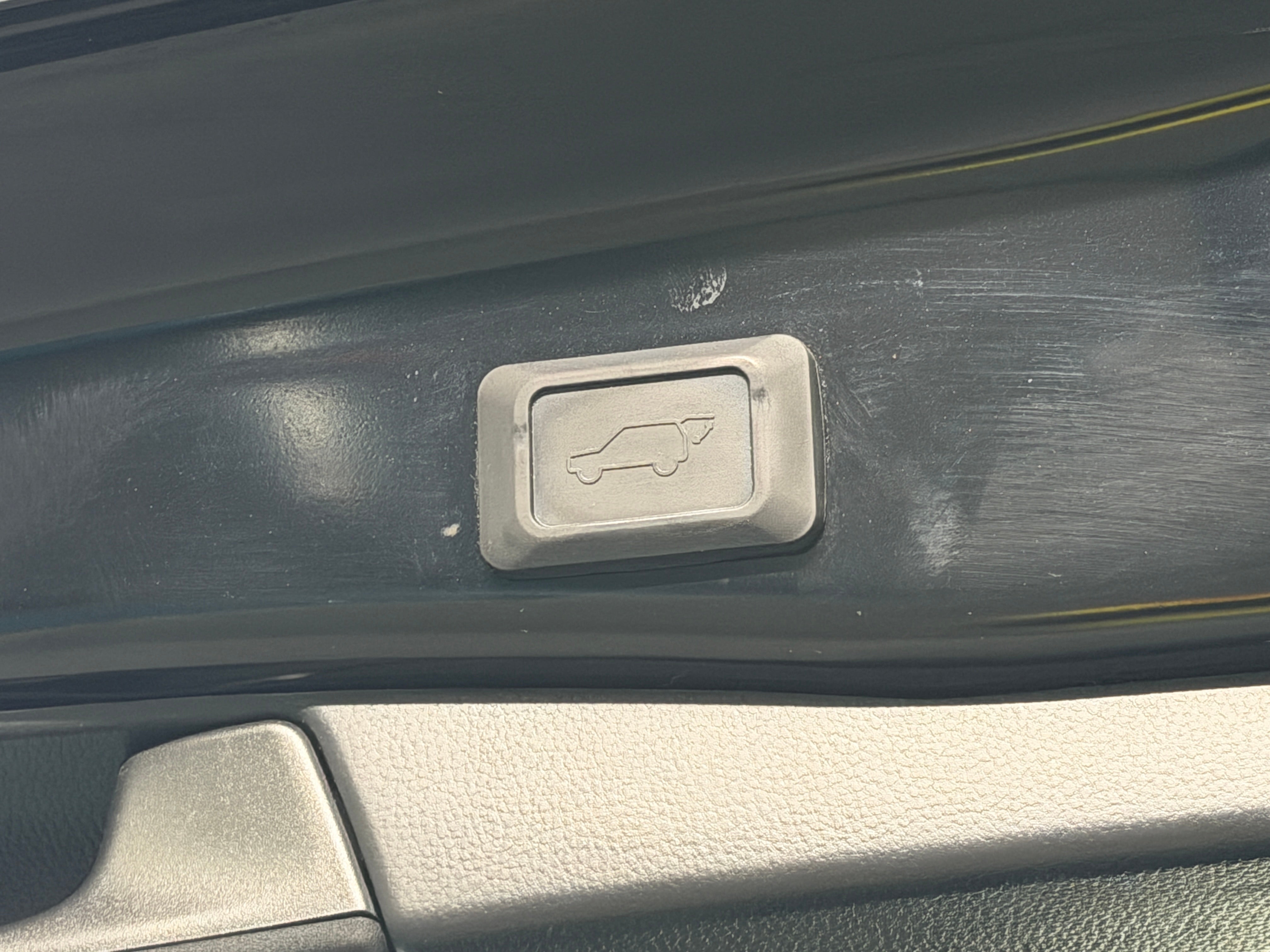 2019 Toyota RAV4 Limited - Photo 18