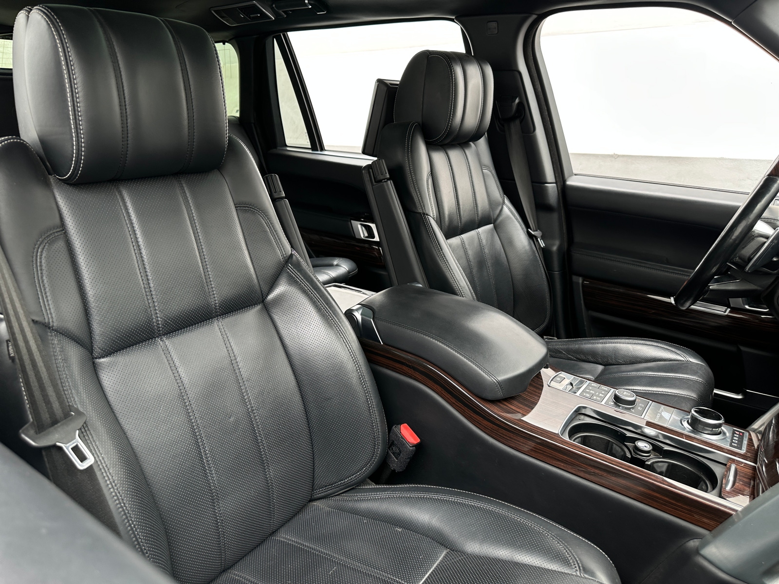 Thumbnail: 2017 Land Rover Range Rover - 2