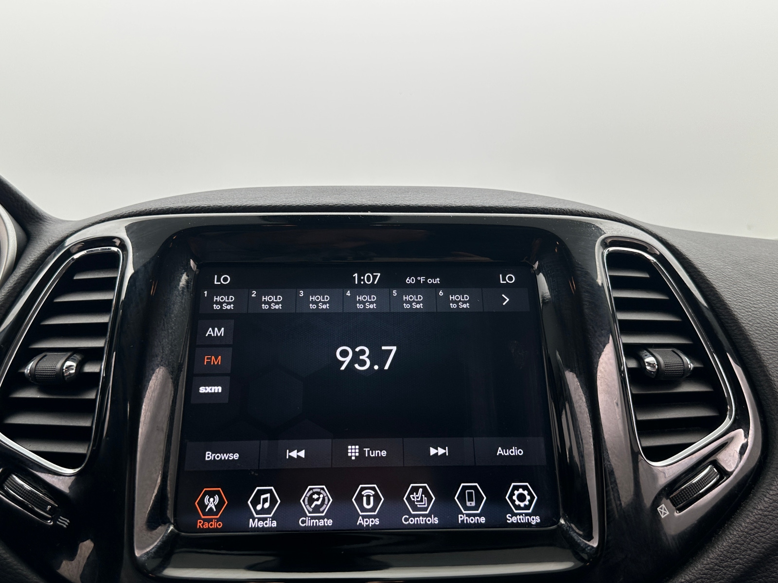 Thumbnail: 2020 Jeep Compass - 3